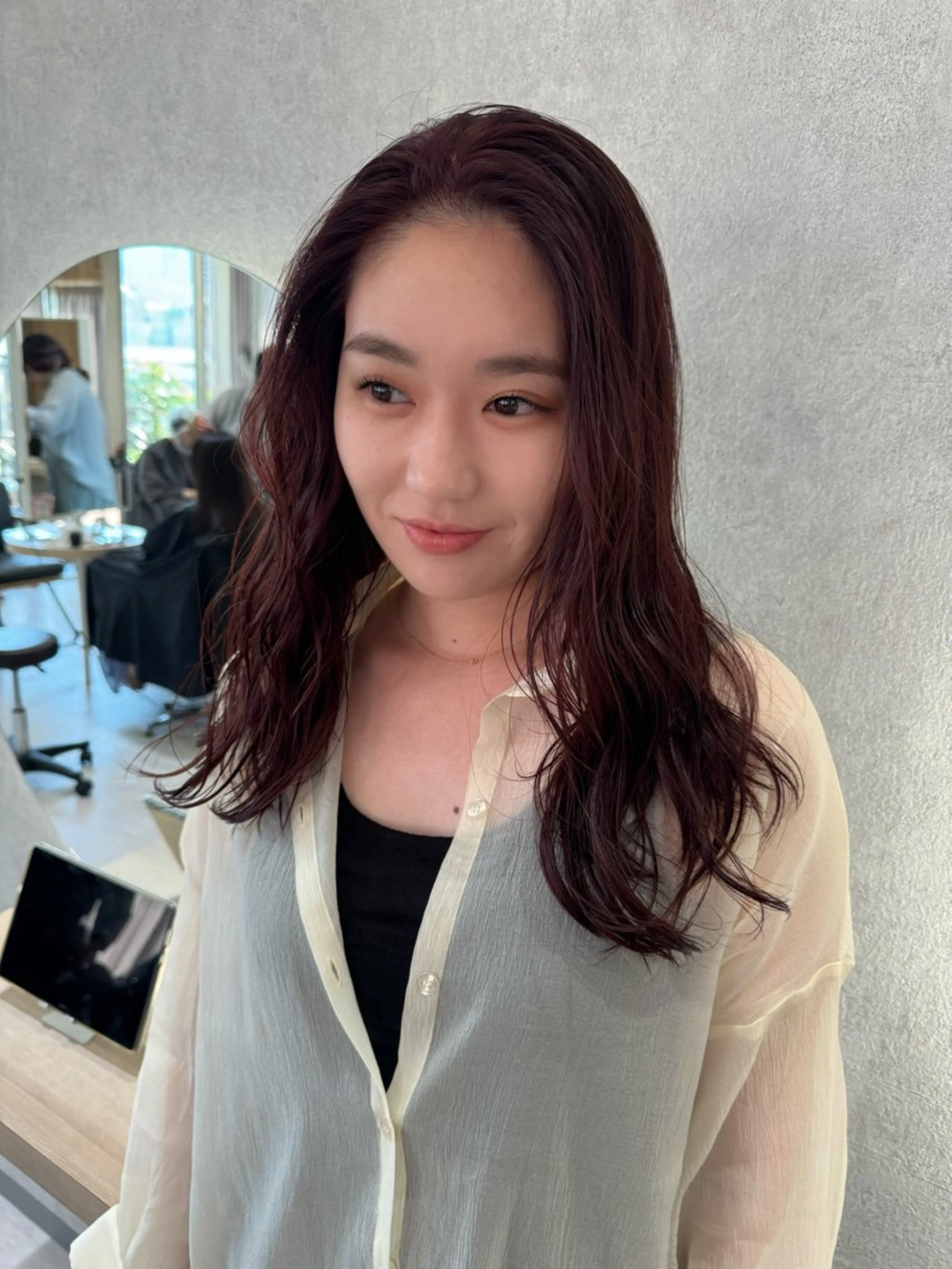セミロング カラー ピンクカラー ヘアカラー トリートメント 透け 艶感カラー 顔周り 齊木 勇人のヘアスタイル