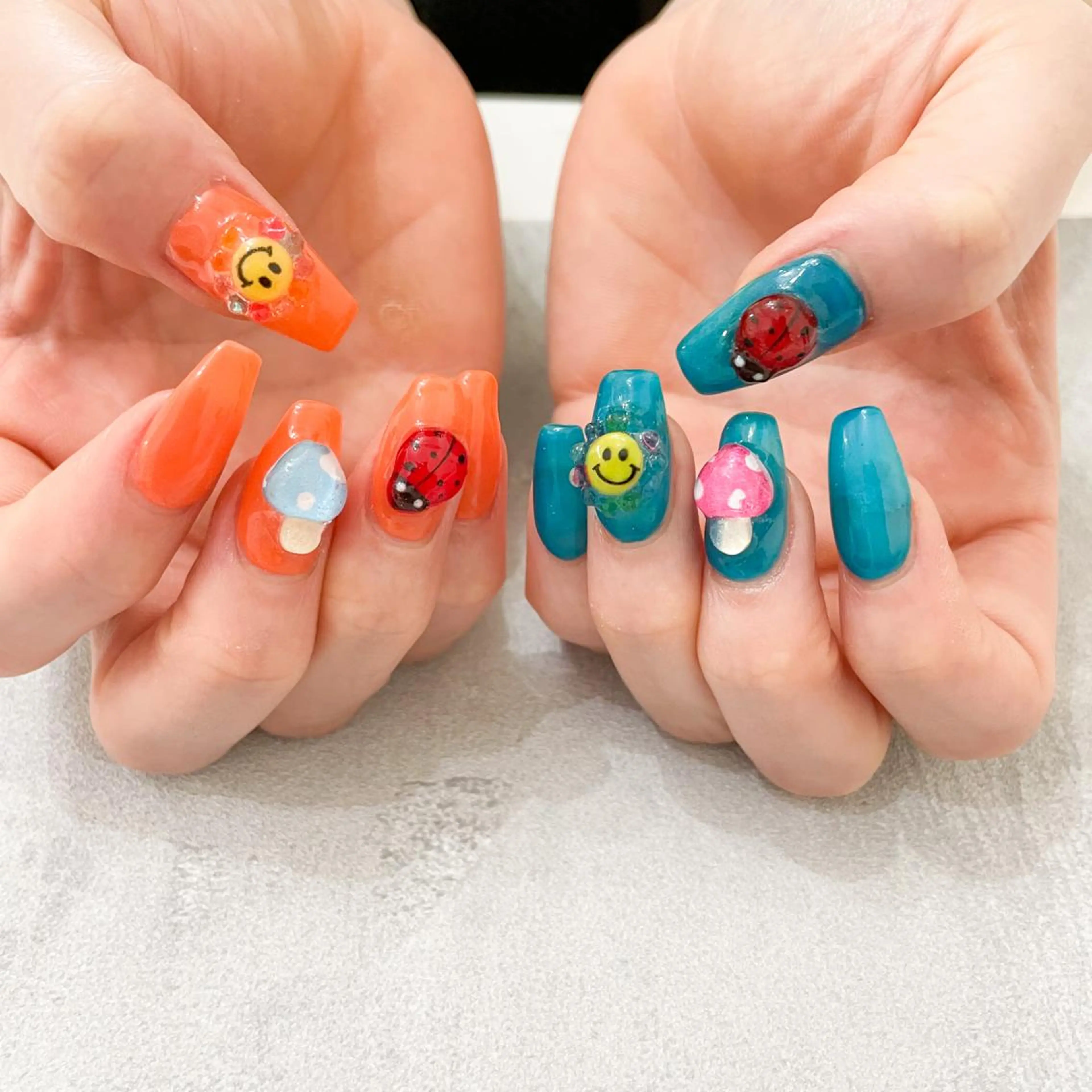 ネイル ハンドネイル ゴテゴテ💙ワンホン リオナのネイルデザイン