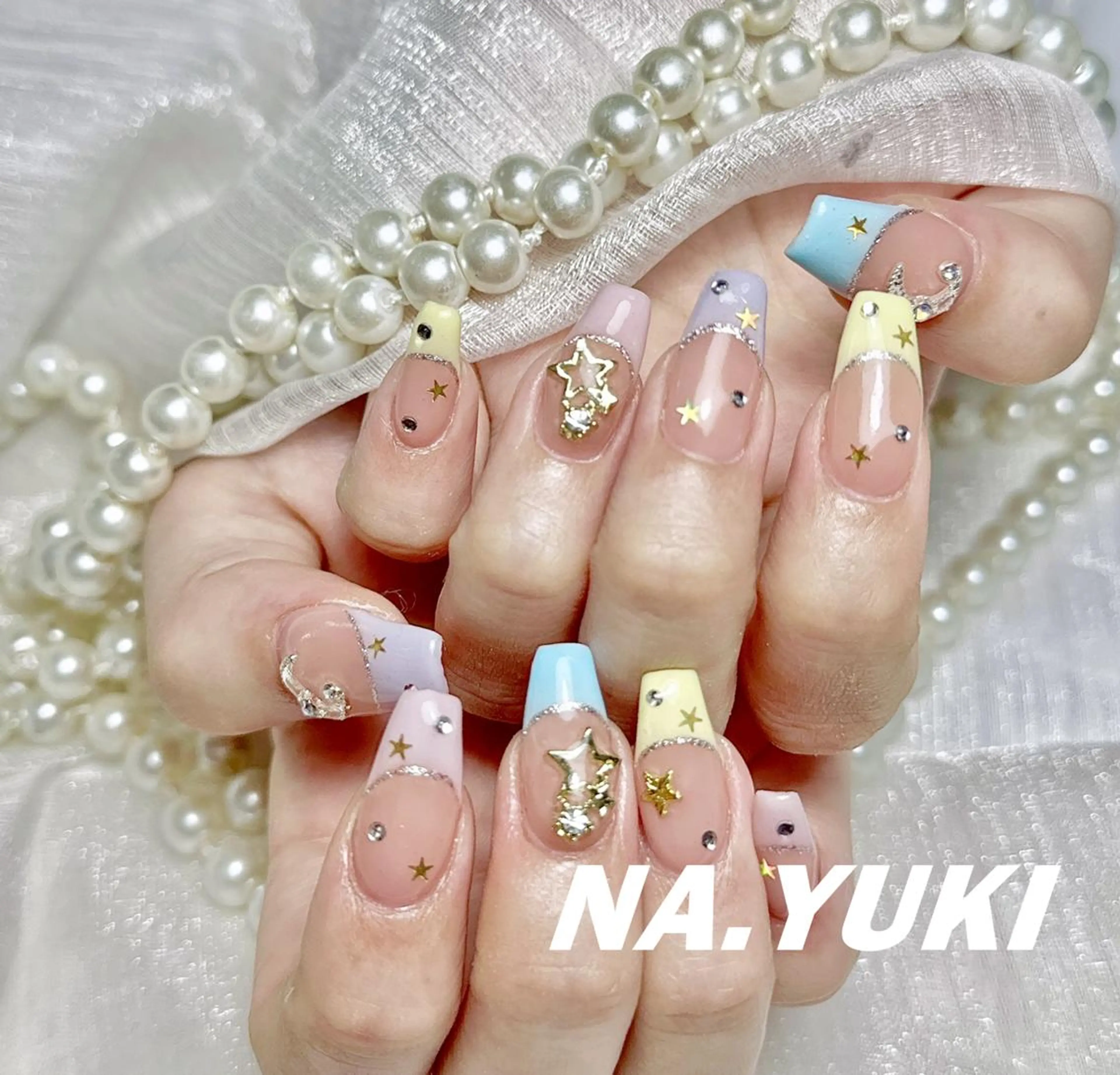 ネイル ハンドネイル ハンドケア 🌷 Mooning 🌷のネイルデザイン
