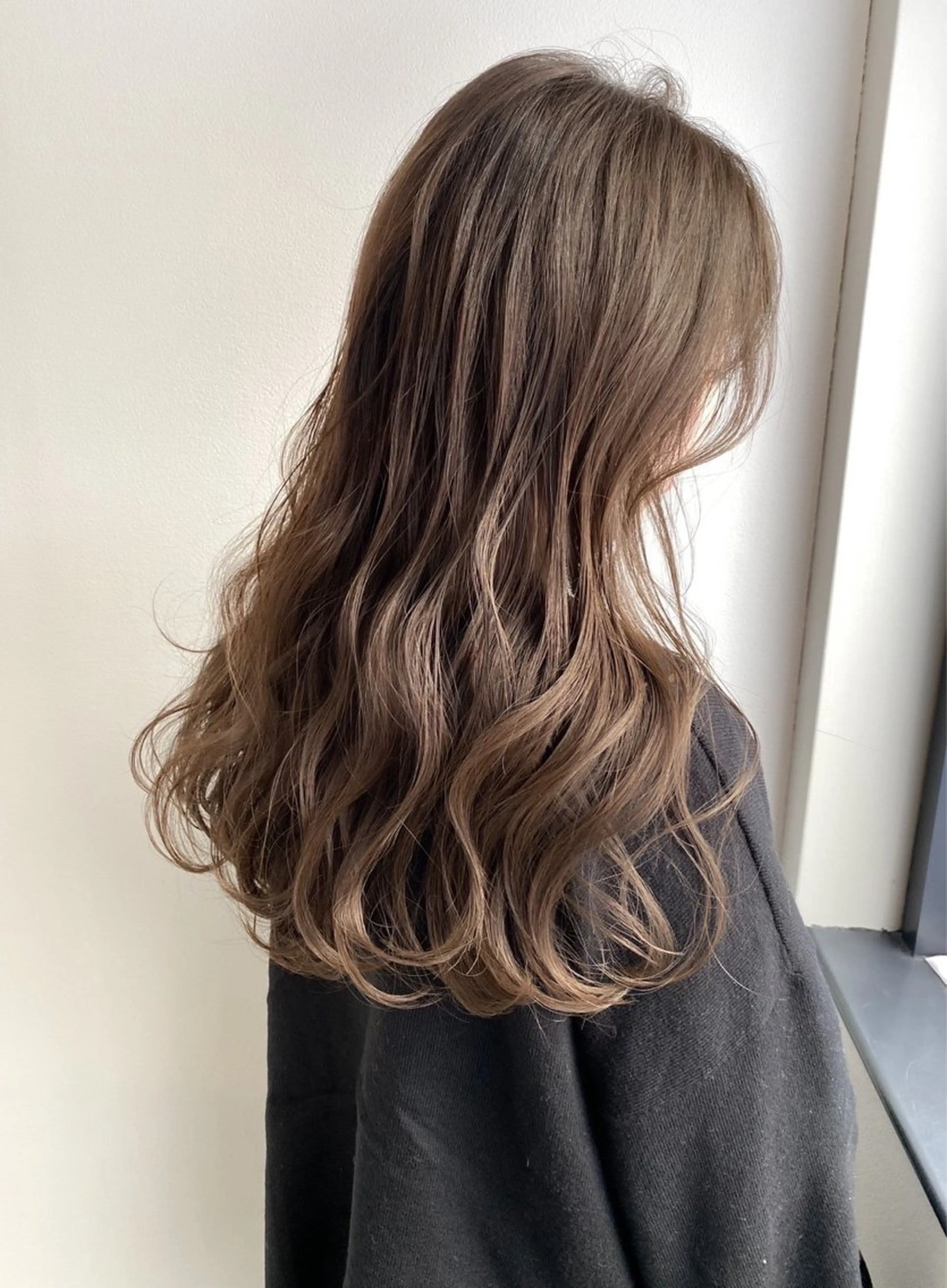 カラー ベージュカラー ブラウンカラー ブラウンベージュ 透明感カラー フォギーベージュ 辺見 葵のヘアスタイル