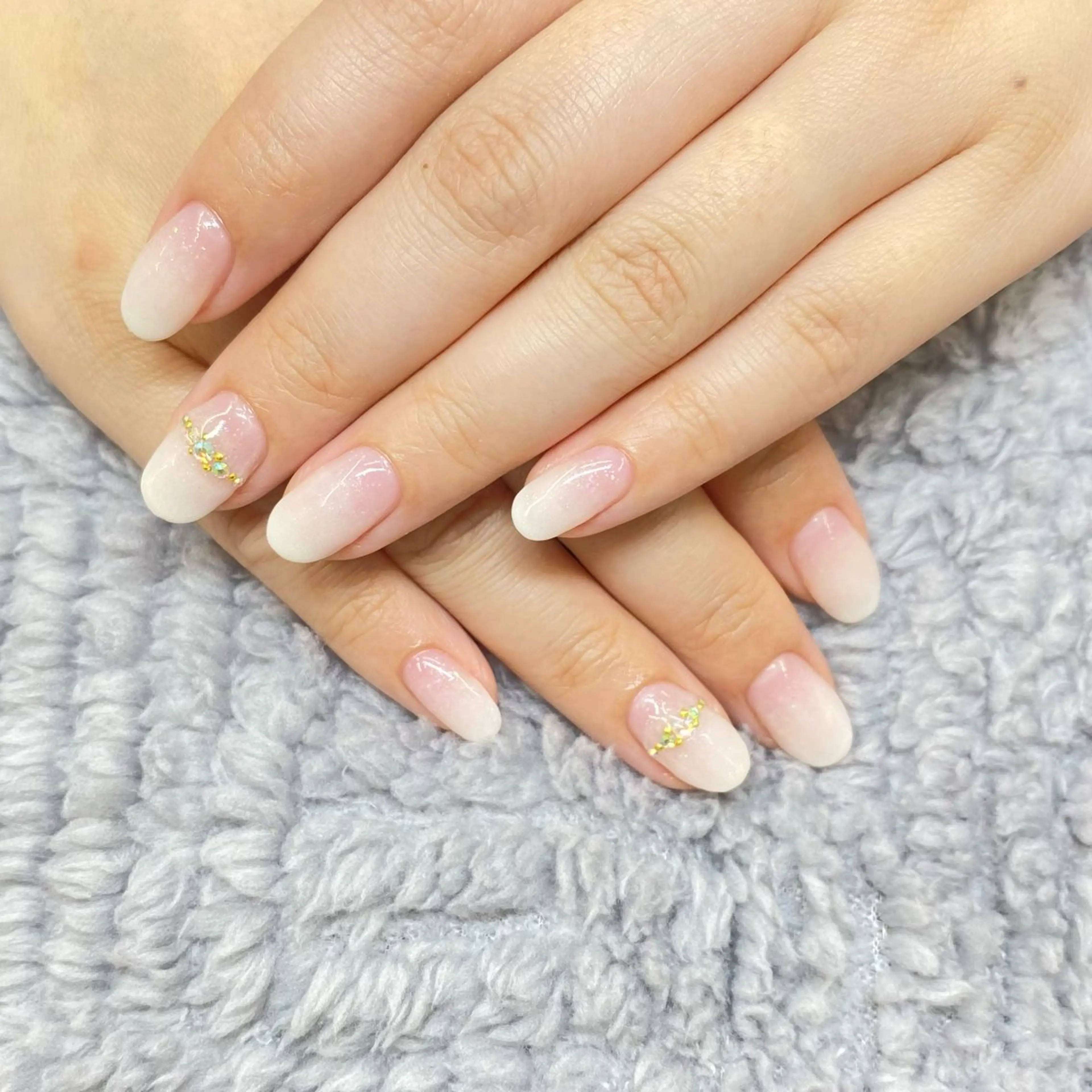 ミディアム ハンドネイル 齋藤 佳奈のネイルデザイン