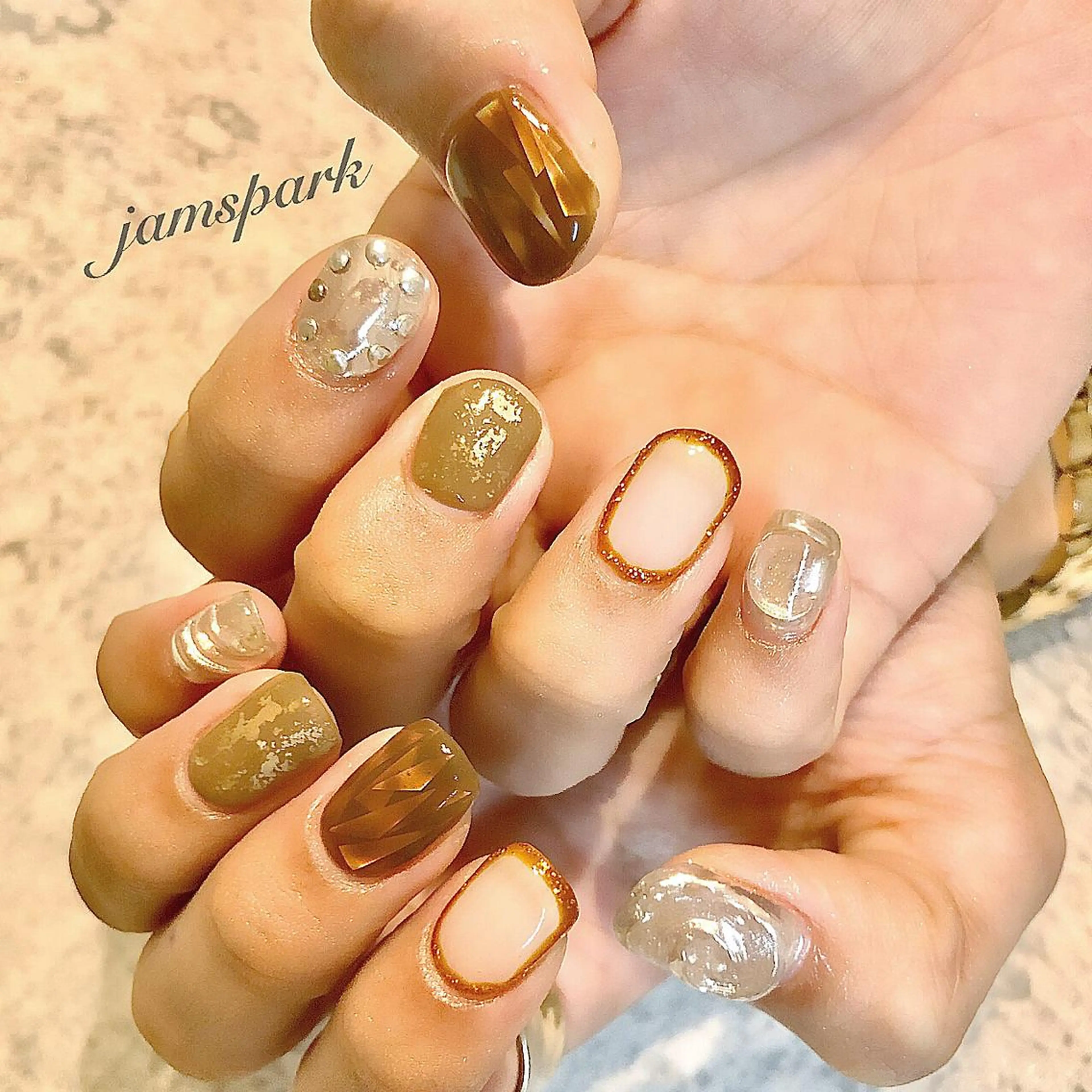 ネイル アートネイル ブラウン ジェルネイル ミラーネイル ニュアンスネイル ハンドネイル jamspark ✨のネイルデザイン
