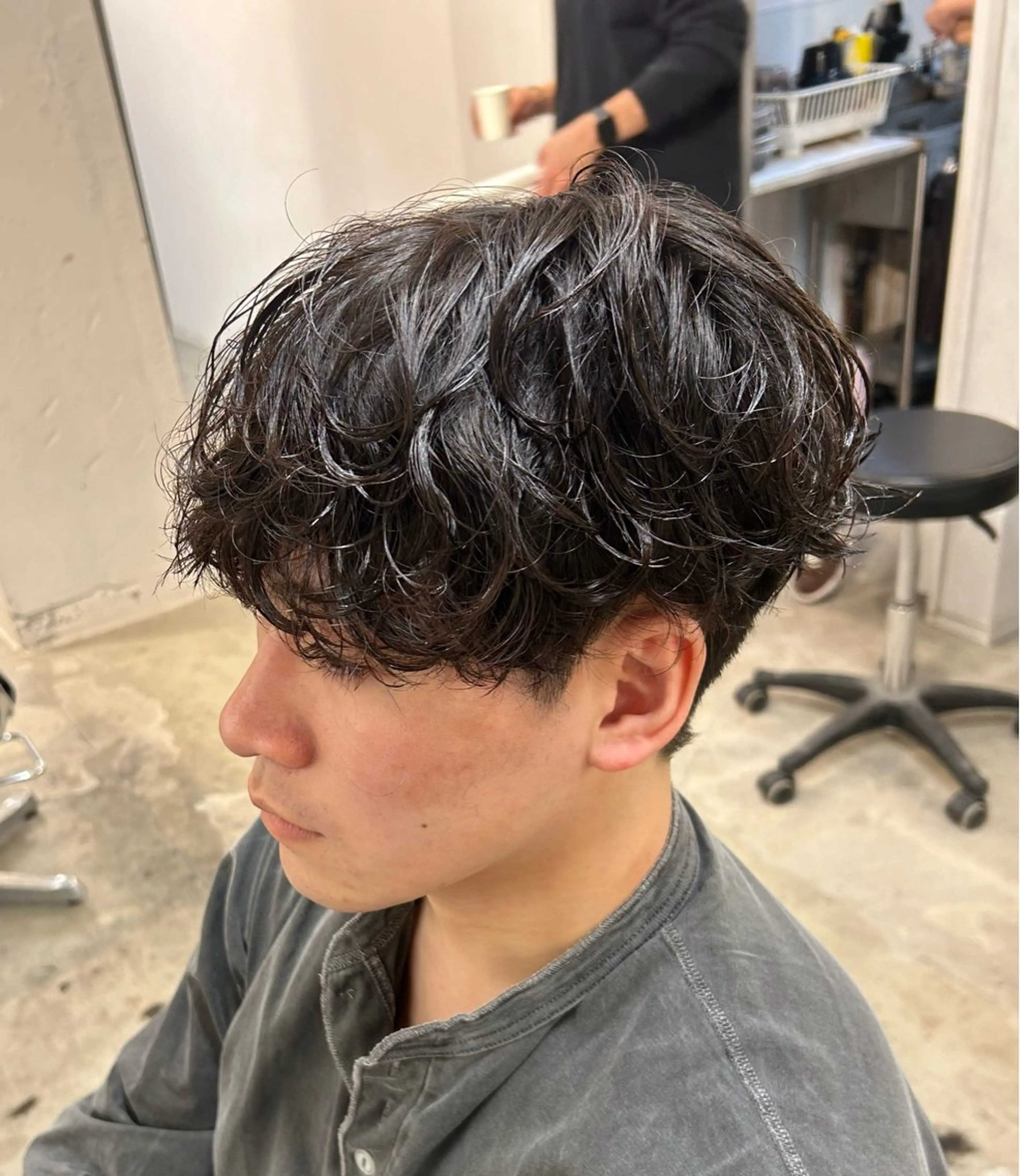 パーマ メンズ ビジネス センターパート フェードカット フェザーパーマ メンズ韓国風 カット パーマ 💈毛流れ センターパート💈のヘアスタイル