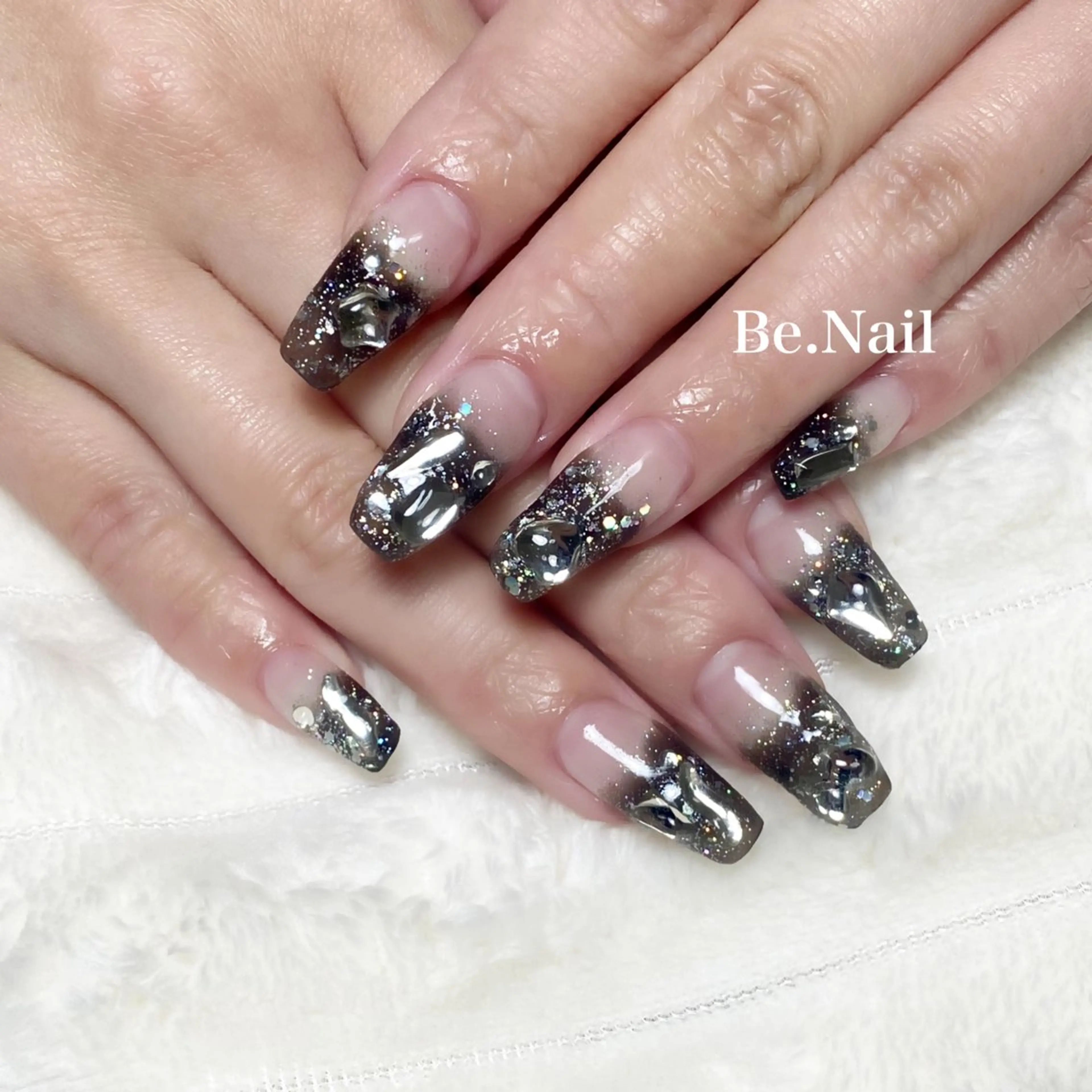 ネイル ジェルネイル グラデーション キラキラネイル ストーンネイル Be. Nailのネイルデザイン