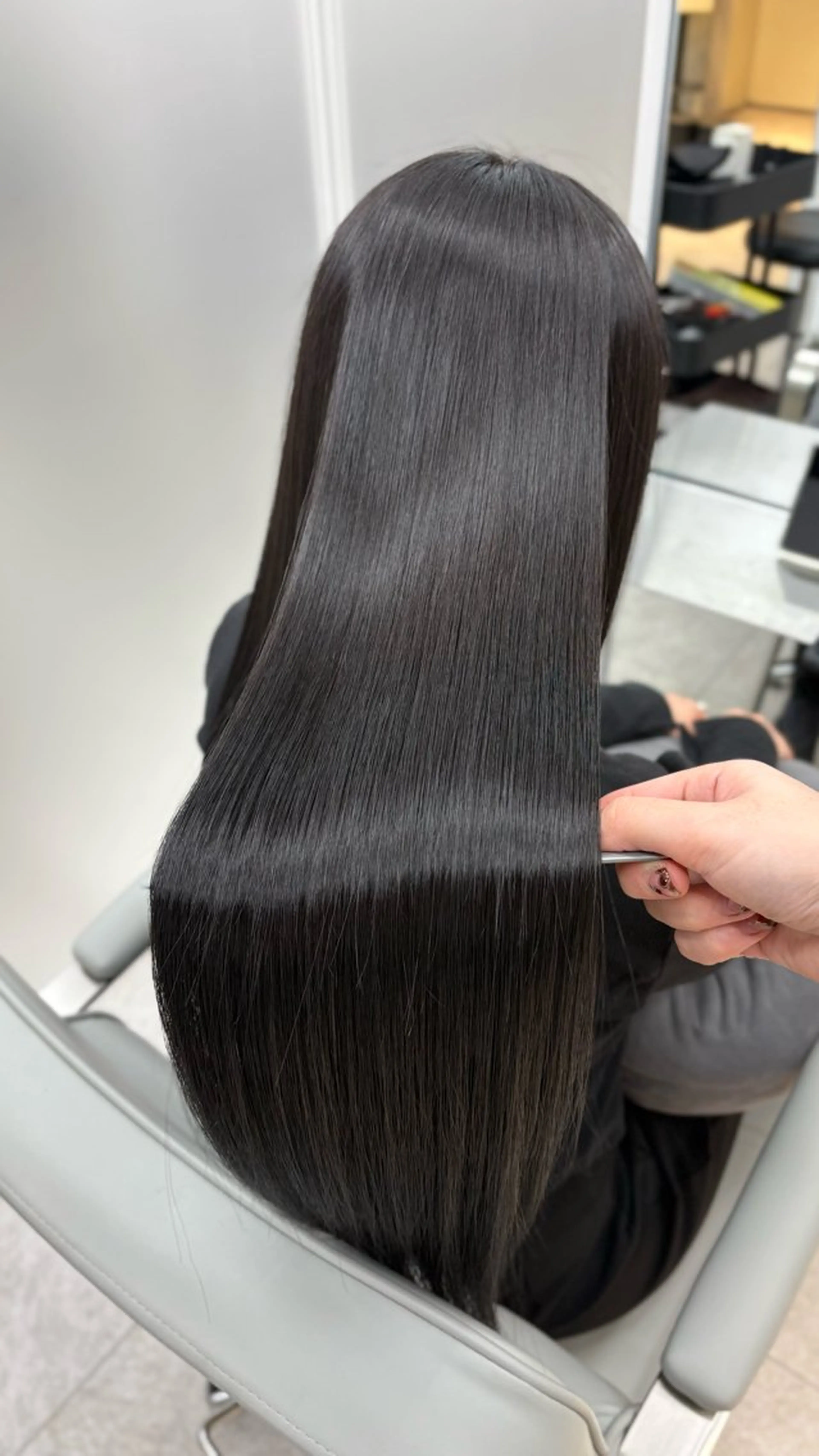 ロング 髪質改善 縮毛矯正 トリートメント youres hair 髪質改善トリートメント&ヘッドスパ新宿三丁目店所属・小林 春月のヘアスタイル