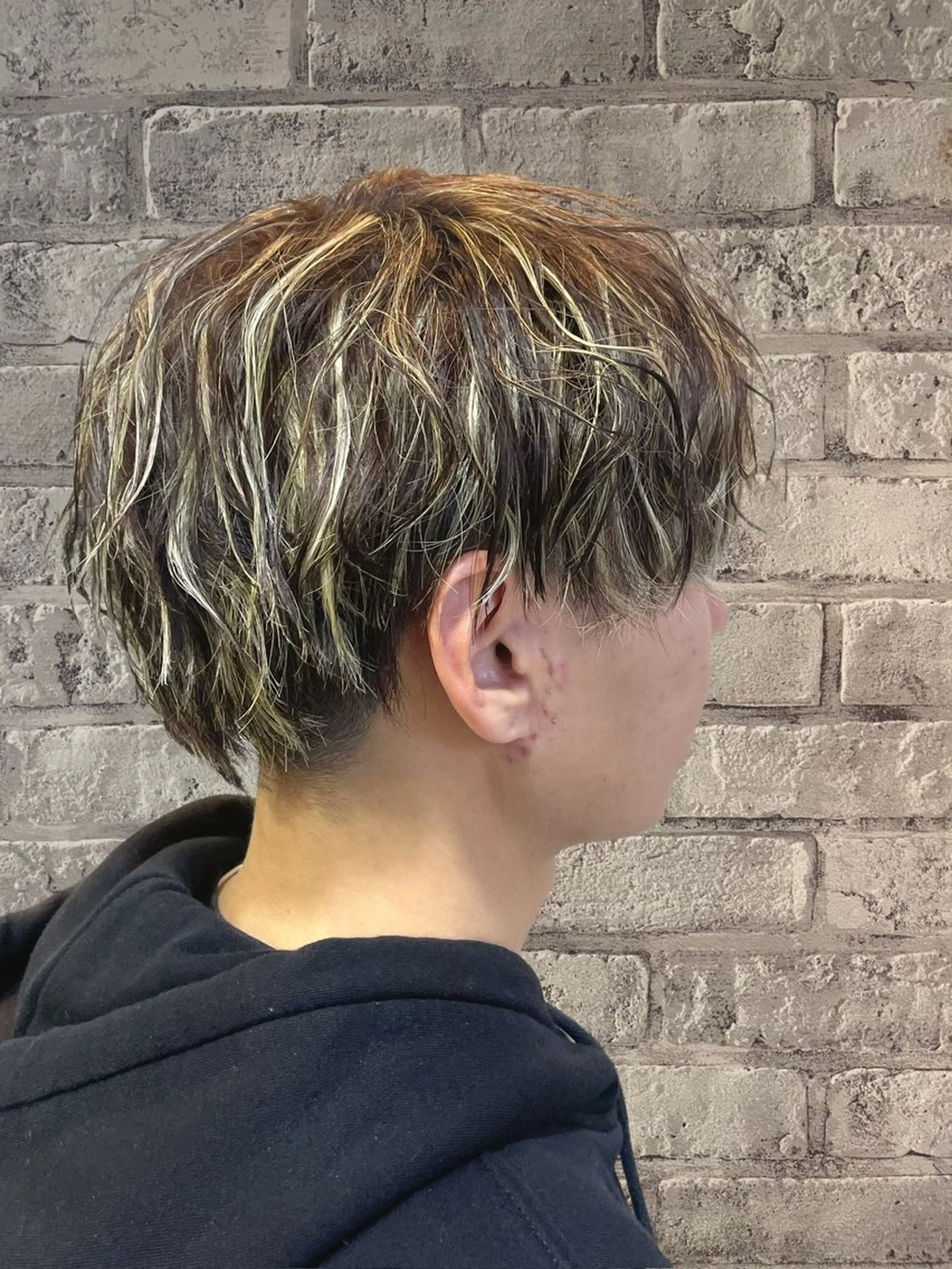 カラー パーマ メンズ メンズメッシュ ブラウンカラー メッシュ ナチュラルブラウン カット ヘアカラー トリートメント メンズスタイル / 宮澤蓮のヘアスタイル