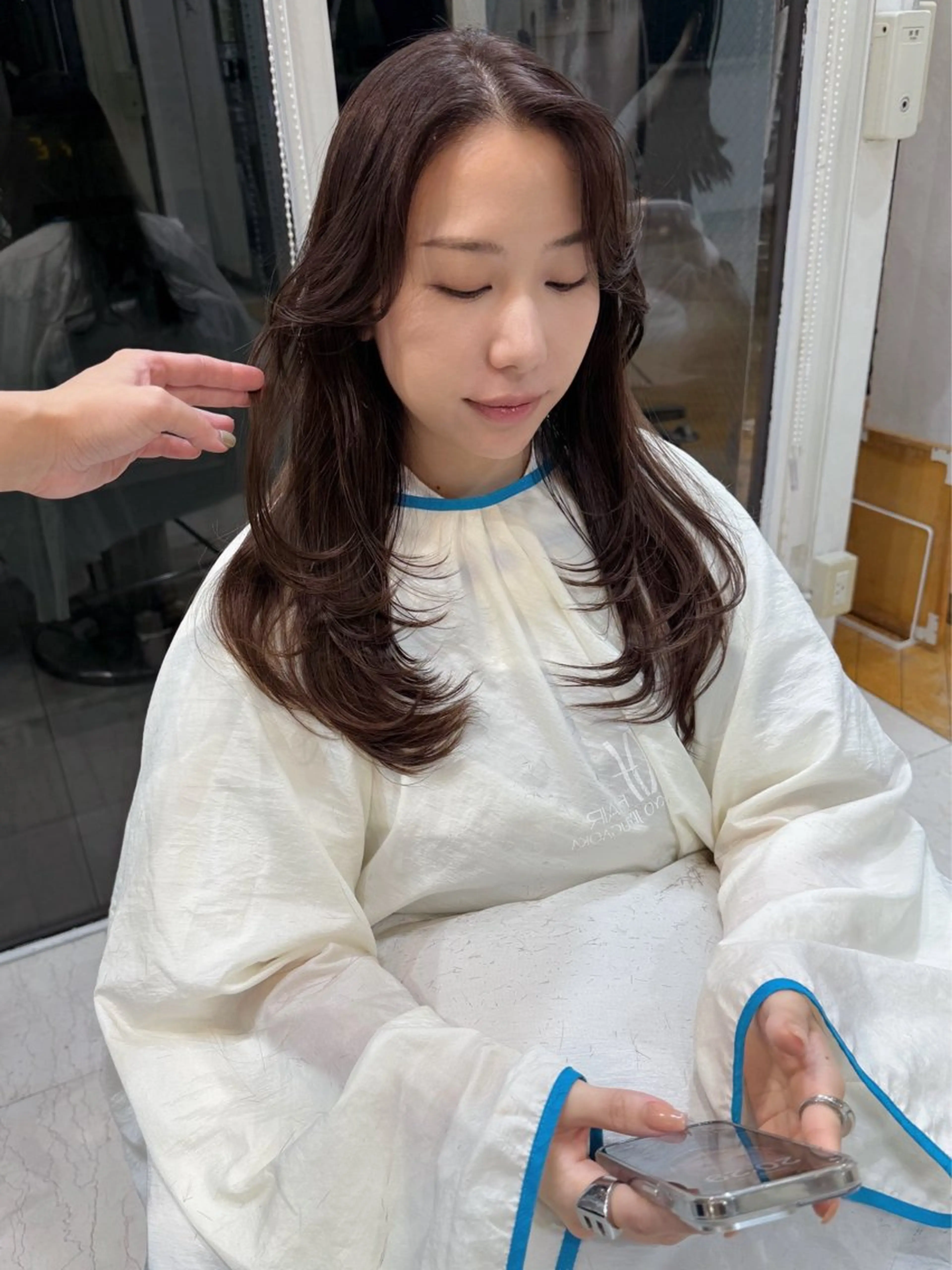 ロング アッシュ アッシュブラウン カット ヘアカラー Of hair Jiyugaoka所属・青木 あおいのヘアスタイル