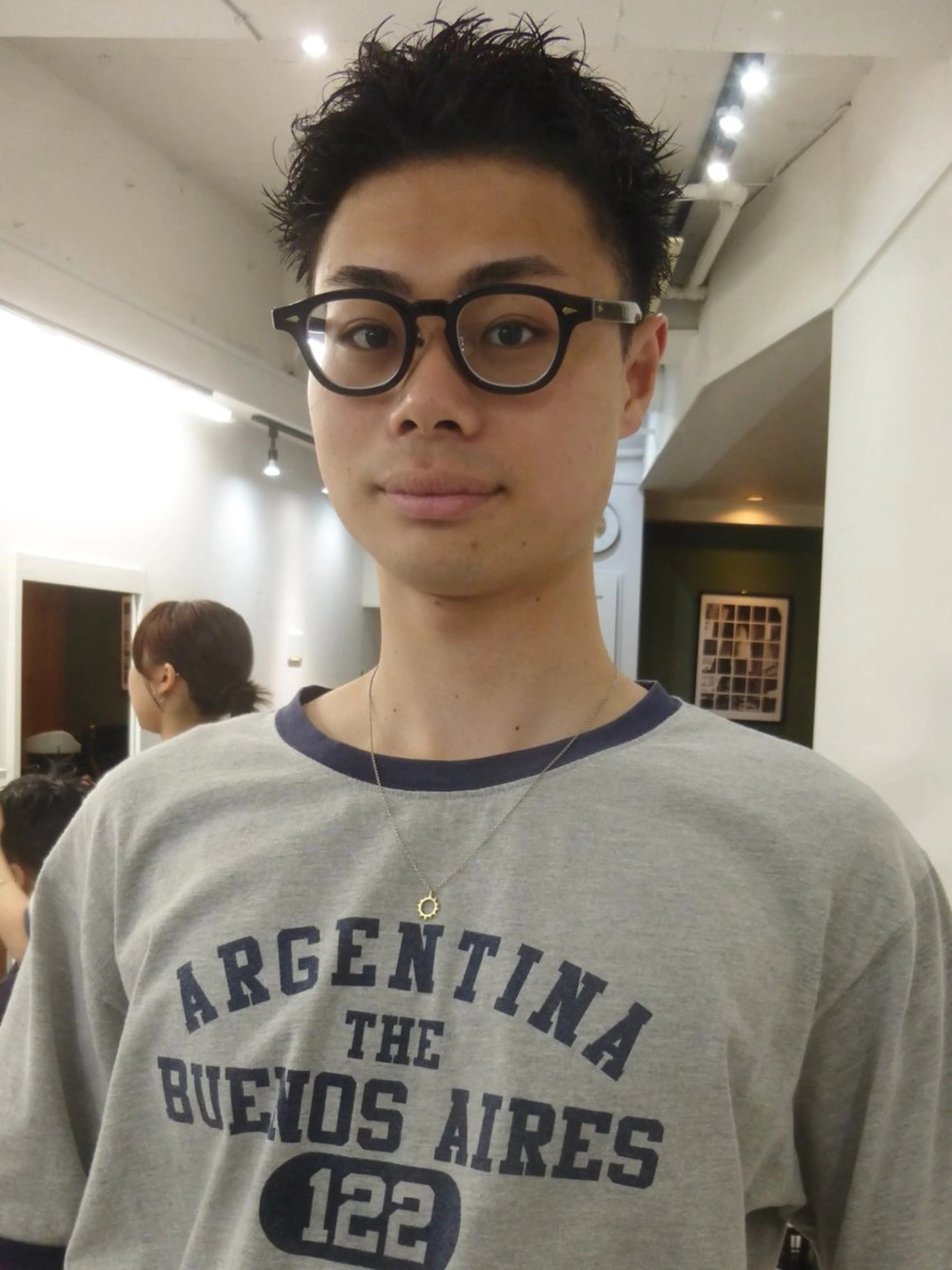 ショート メンズ カット スパイキーショート ハイトーンHYUGAのヘアスタイル