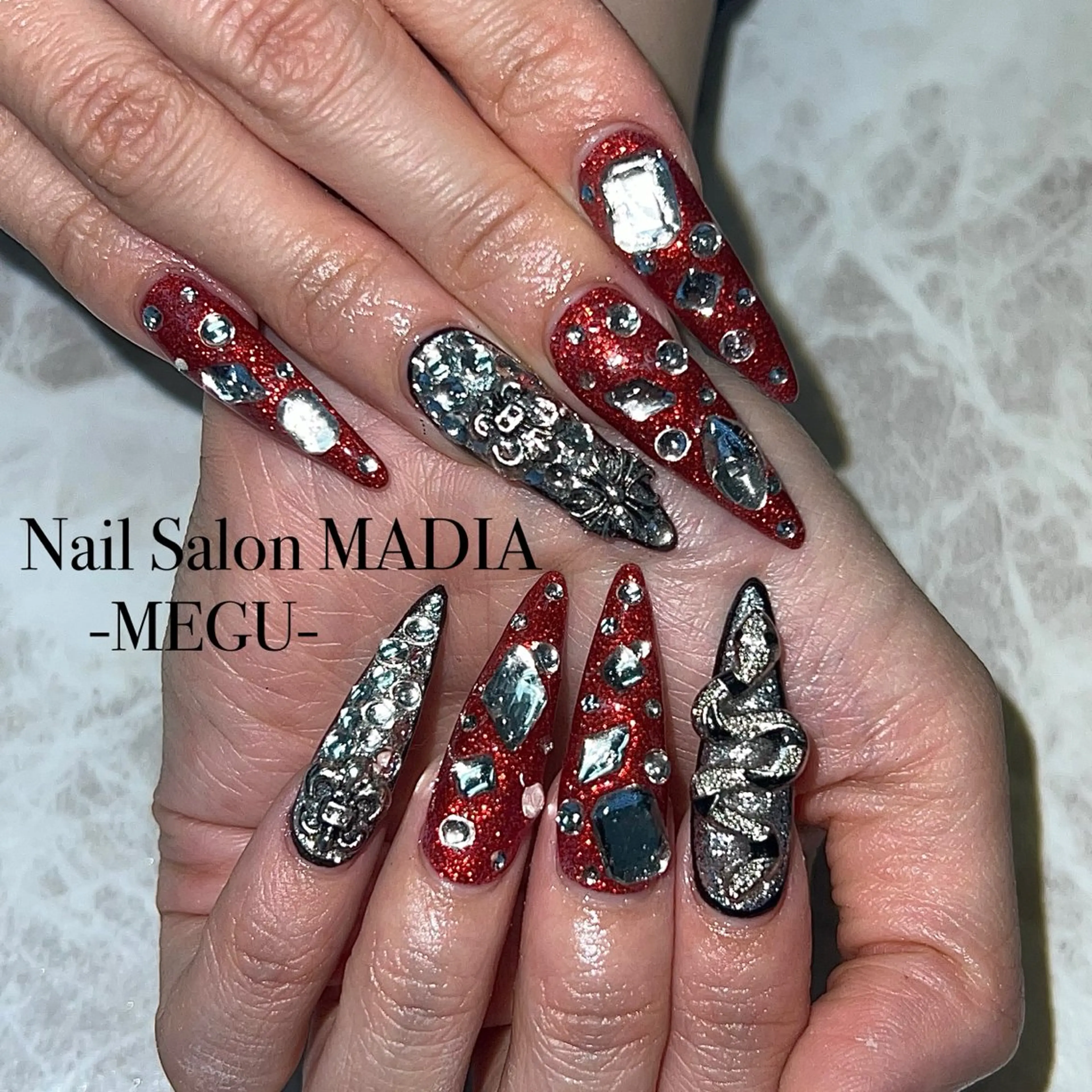 ネイル MADIA藤沢所属・MADIA MEGUのネイルデザイン