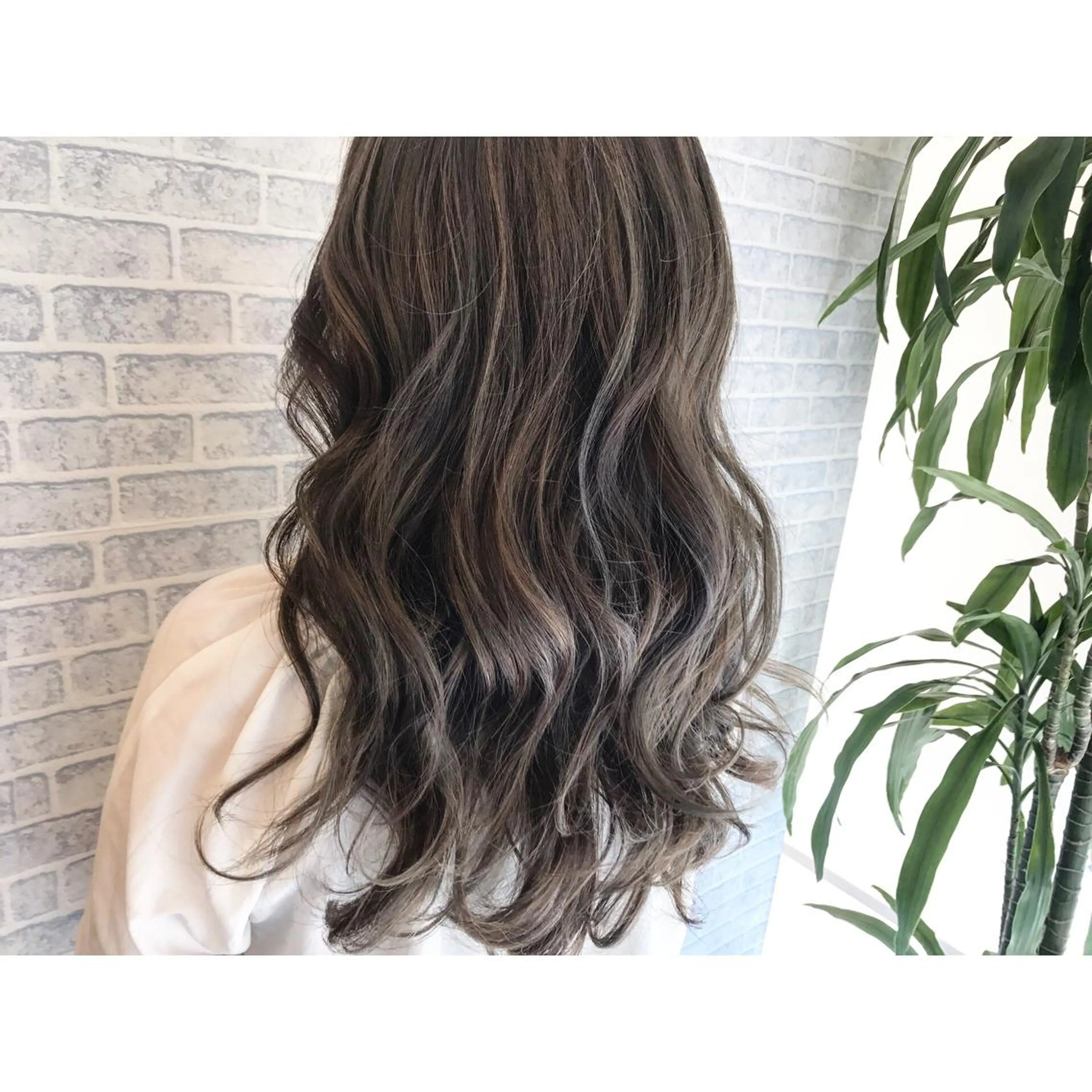 ロング カラー アッシュ ブルーカラー ブルーアッシュ ハイライトカラー 外国人風カラー 荒木 拓也のヘアスタイル