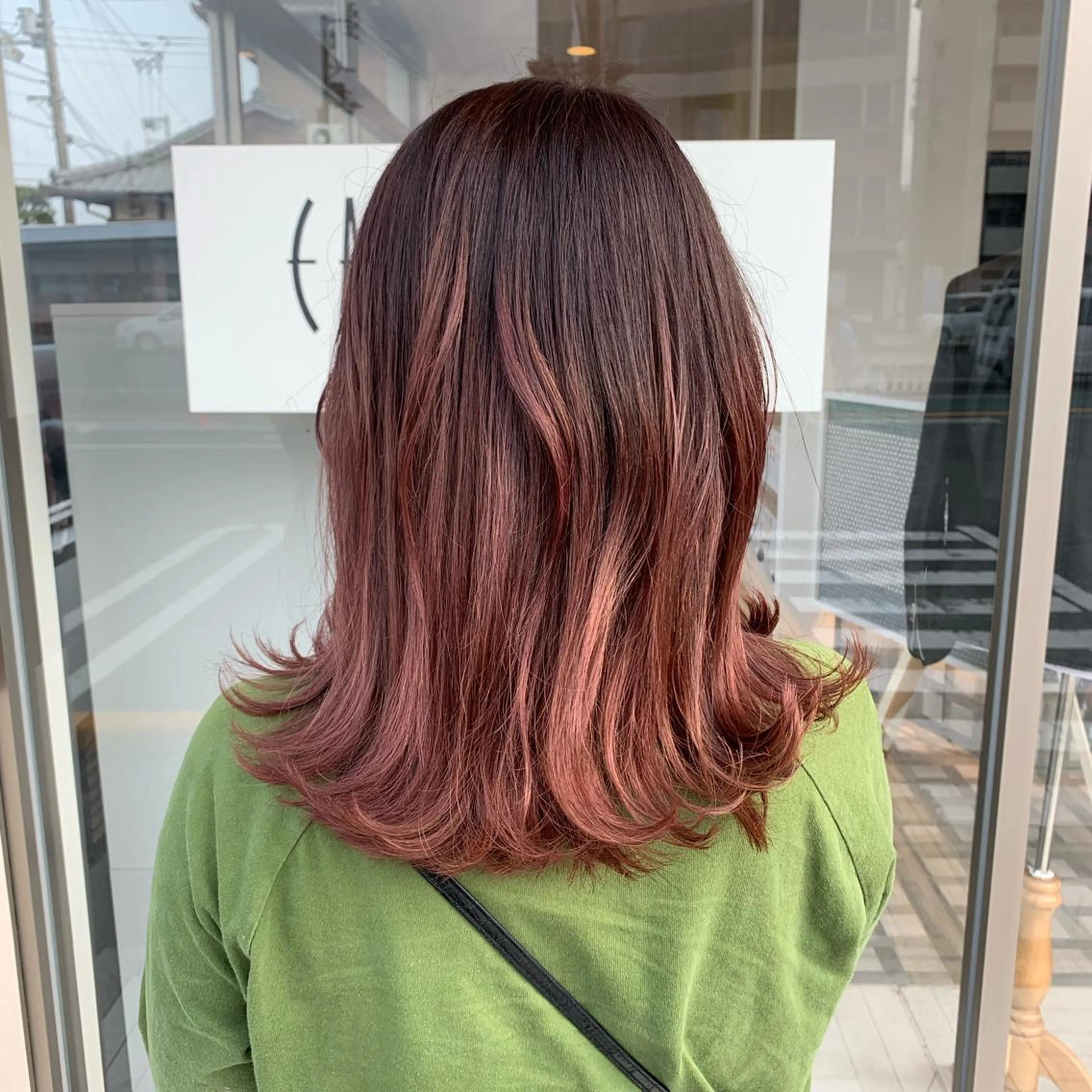セミロング カラー グラデーションカラー レッドカラー 畠山 華奈のヘアスタイル