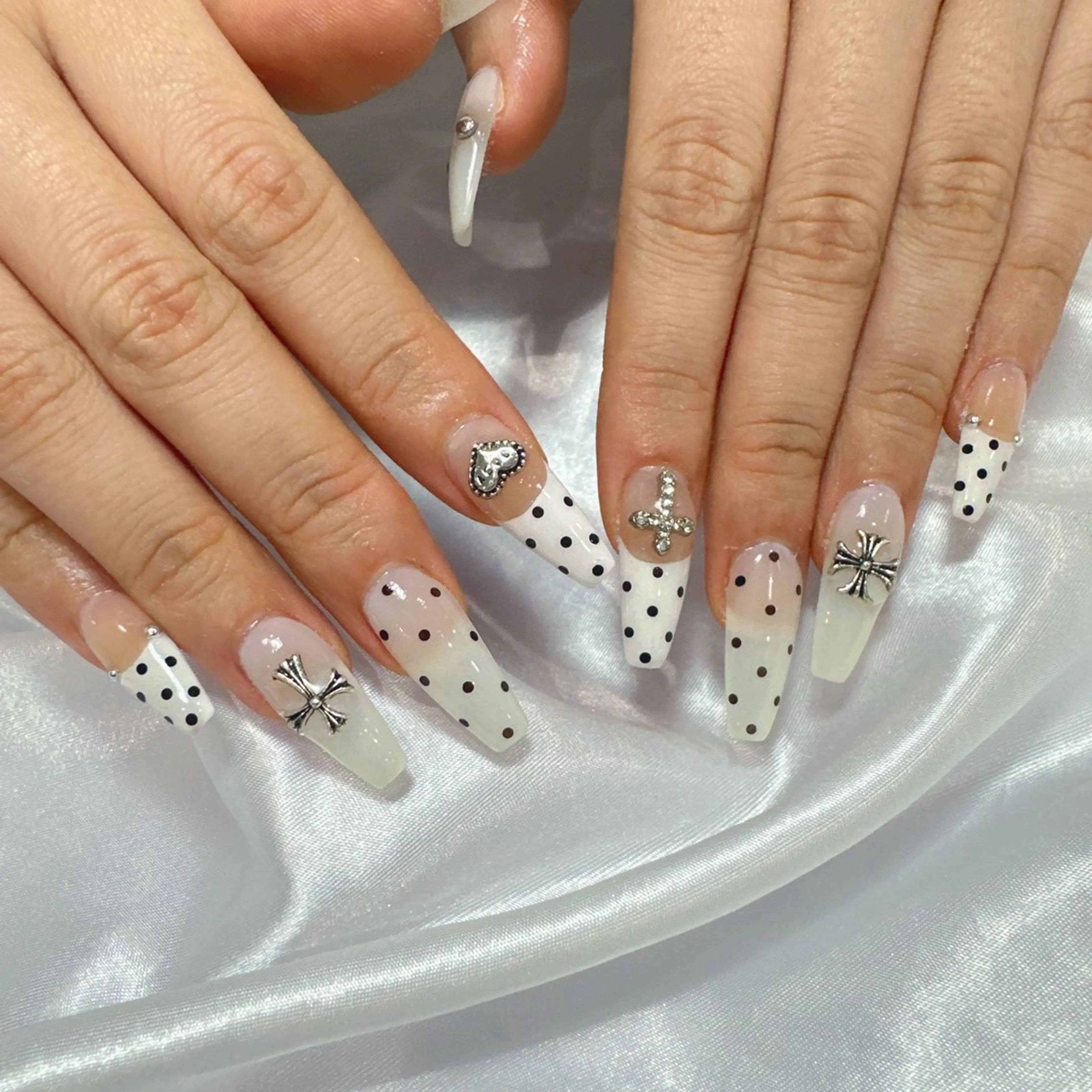 ネイル アートネイル フラッシュネイル フレンチネイル ジェルネイル ガラスフレンチ ハンドネイル You&Me Miyuのネイルデザイン