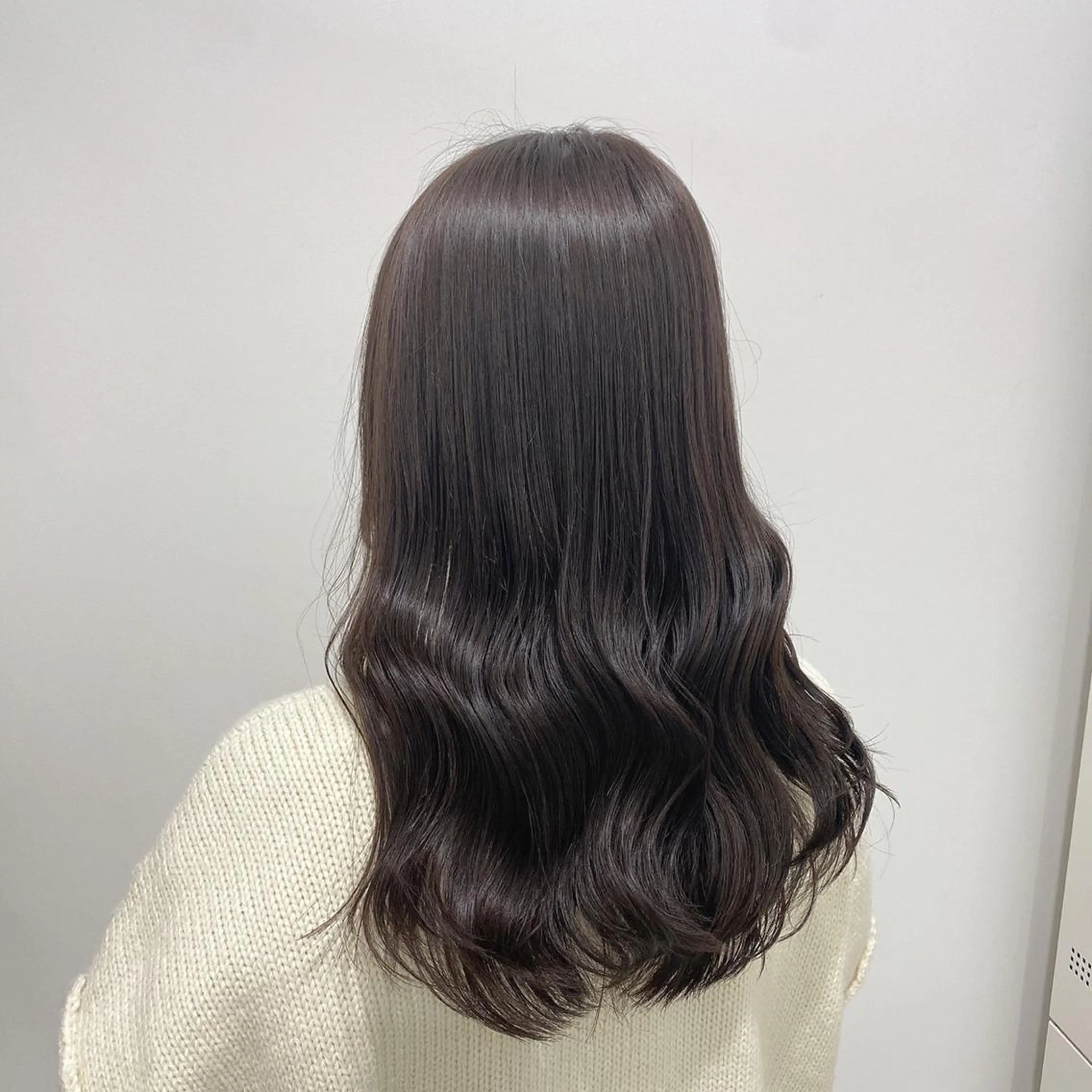 セミロング カラー 韓国レイヤー ハッシュカットのヘアスタイル