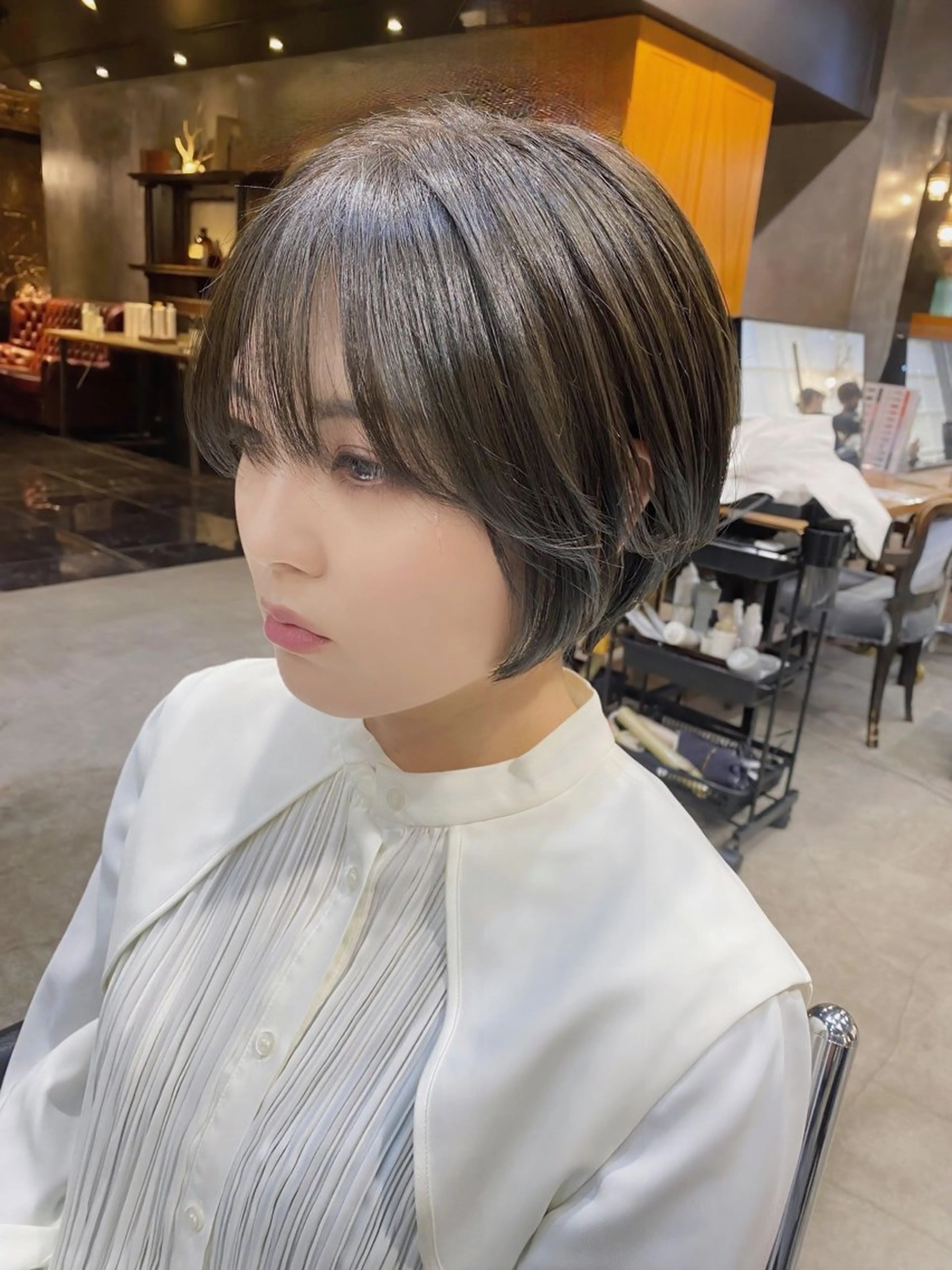 ショート カラー ショートボブ グレージュ ボブ ショートヘア ブリーチなしダブル カラー🧸🐺陽介のヘアスタイル