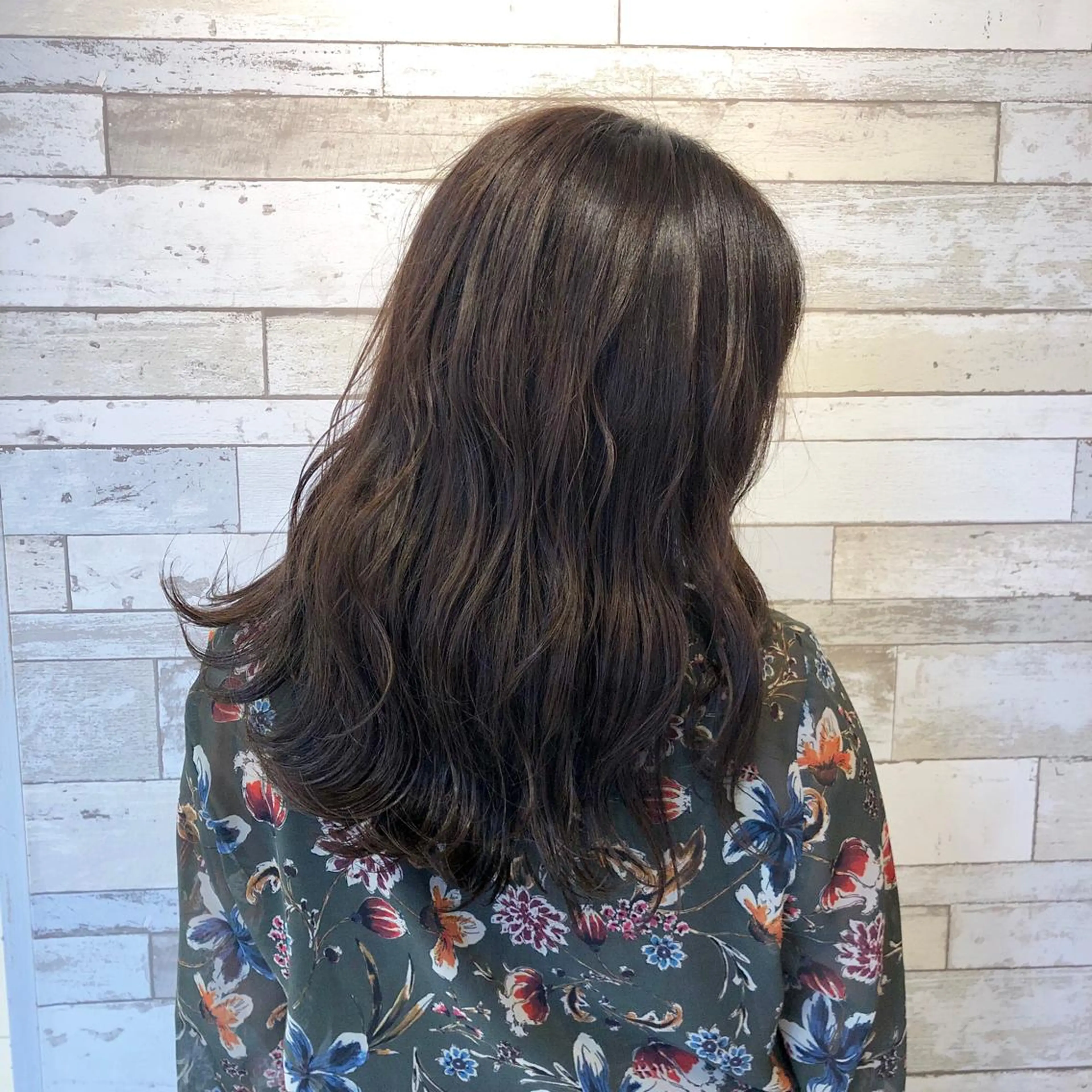 セミロング ヘアアレンジ レイヤー/顔まわり カット/地毛風カラーのヘアスタイル