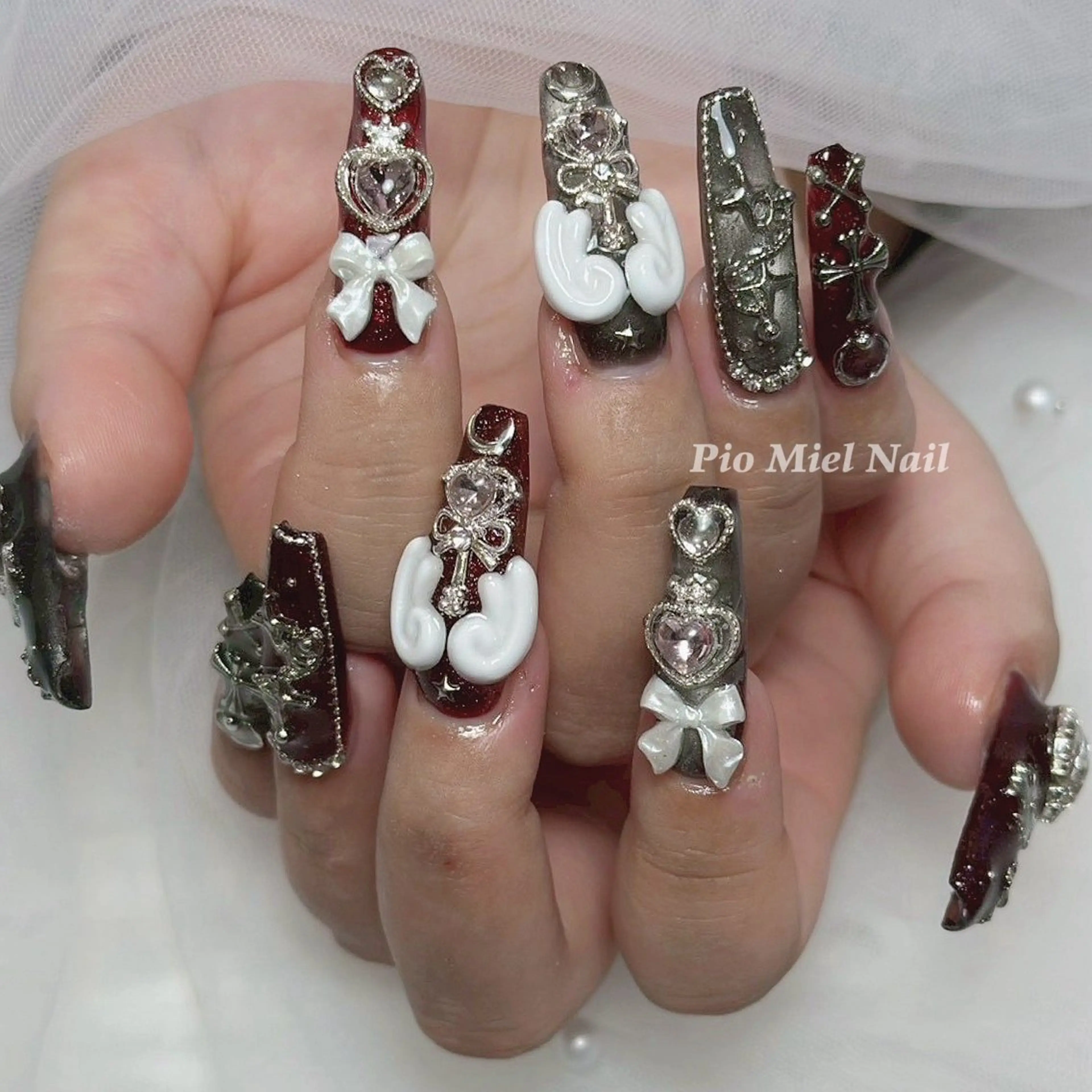 ネイル ボルドー ガーリー ハート キラキラネイル 韓国ネイル ハンドネイル HANA 長さだしのネイルデザイン