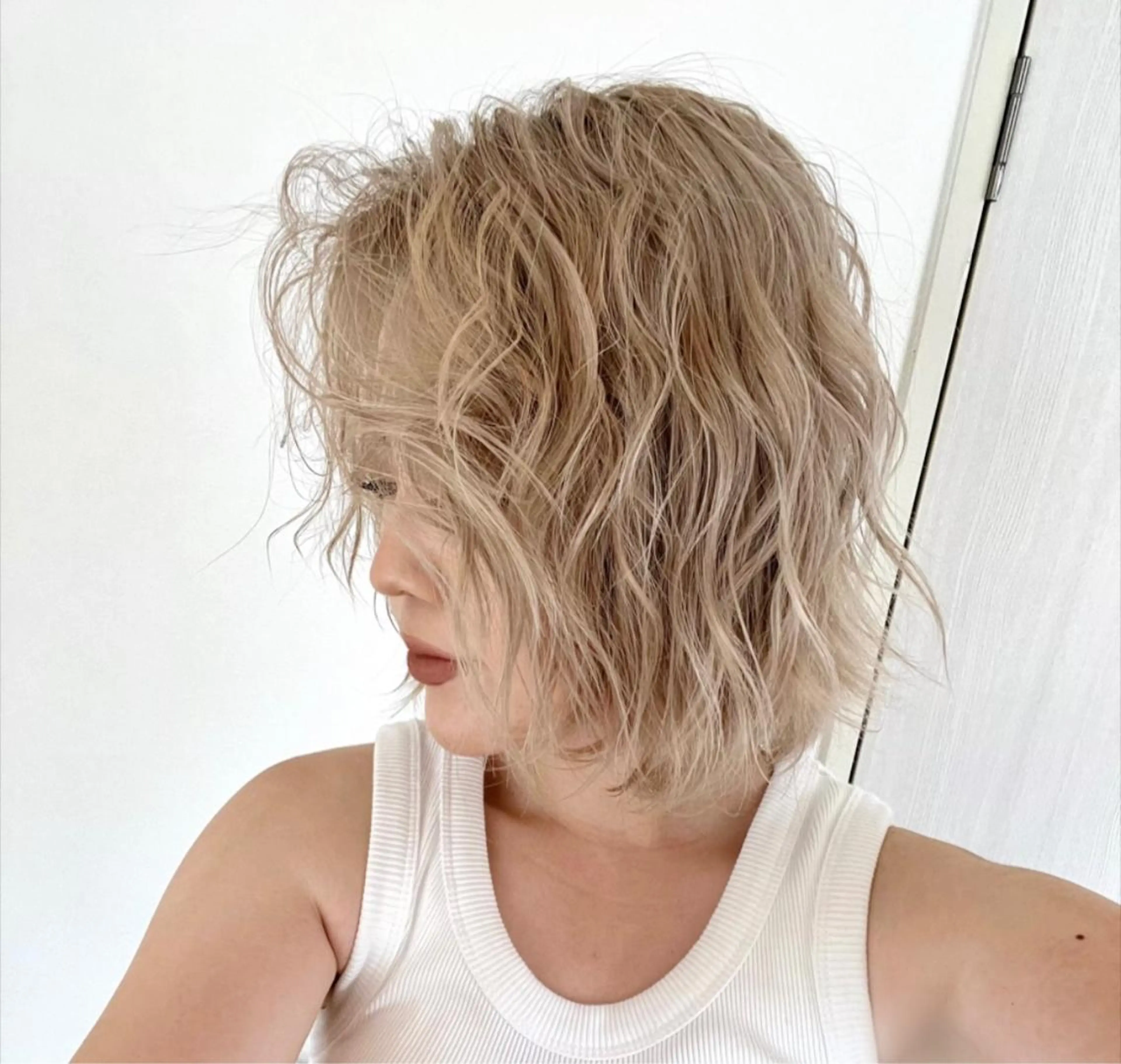 ショート karin💋海外風 ハイトーン/レイヤーのヘアスタイル