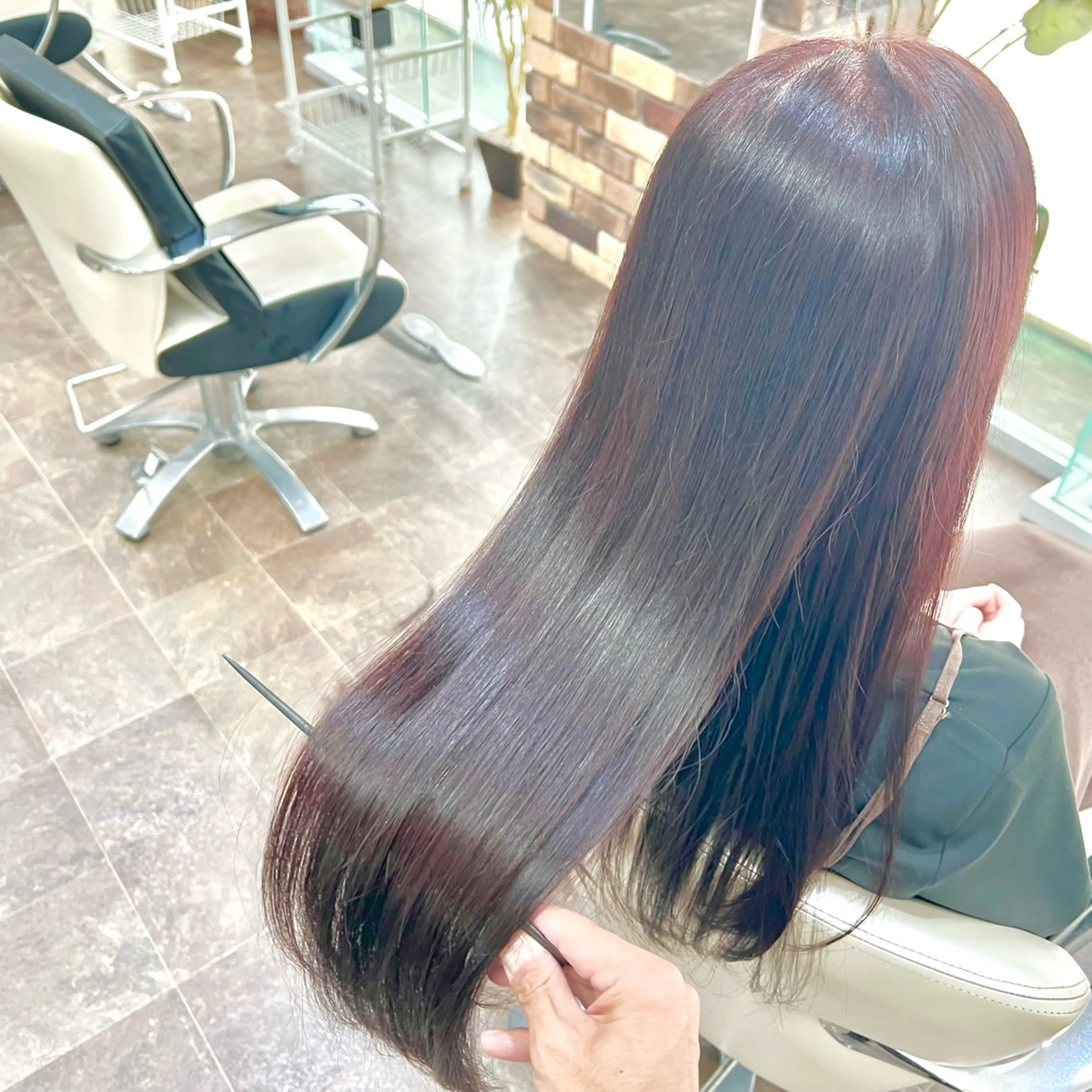 ロング カラー ブラウンカラー レッドカラー レッドブラウン カット ヘアカラー トリートメント スパークヘア所属・大人女性の縮毛矯正/ お手入れ簡単/馬渕樹のヘアスタイル