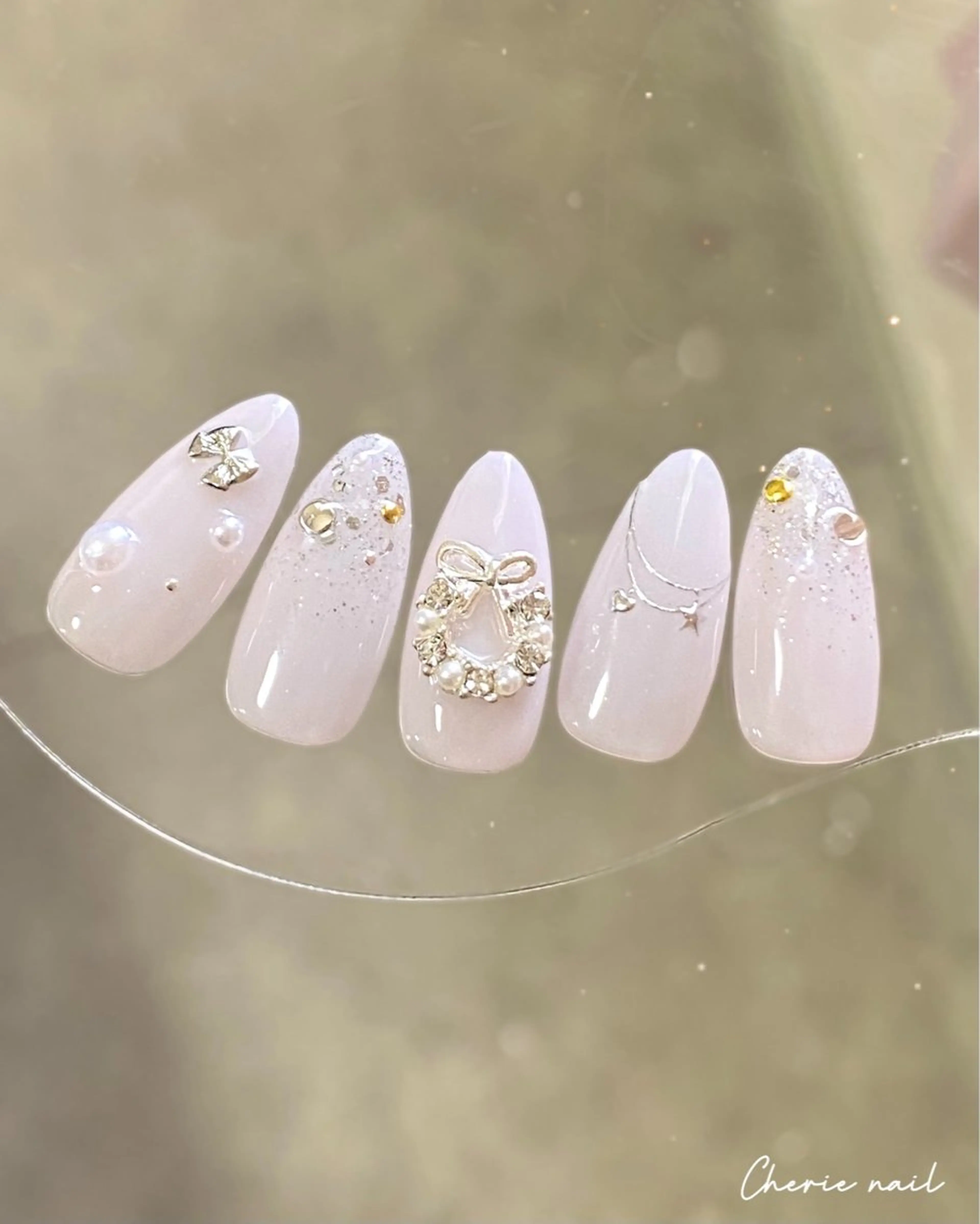 ネイル ジェルネイル ラメ(グリッター) ピンク 冬ネイル クリスマス ハンドネイル Cherienail yunaのネイルデザイン