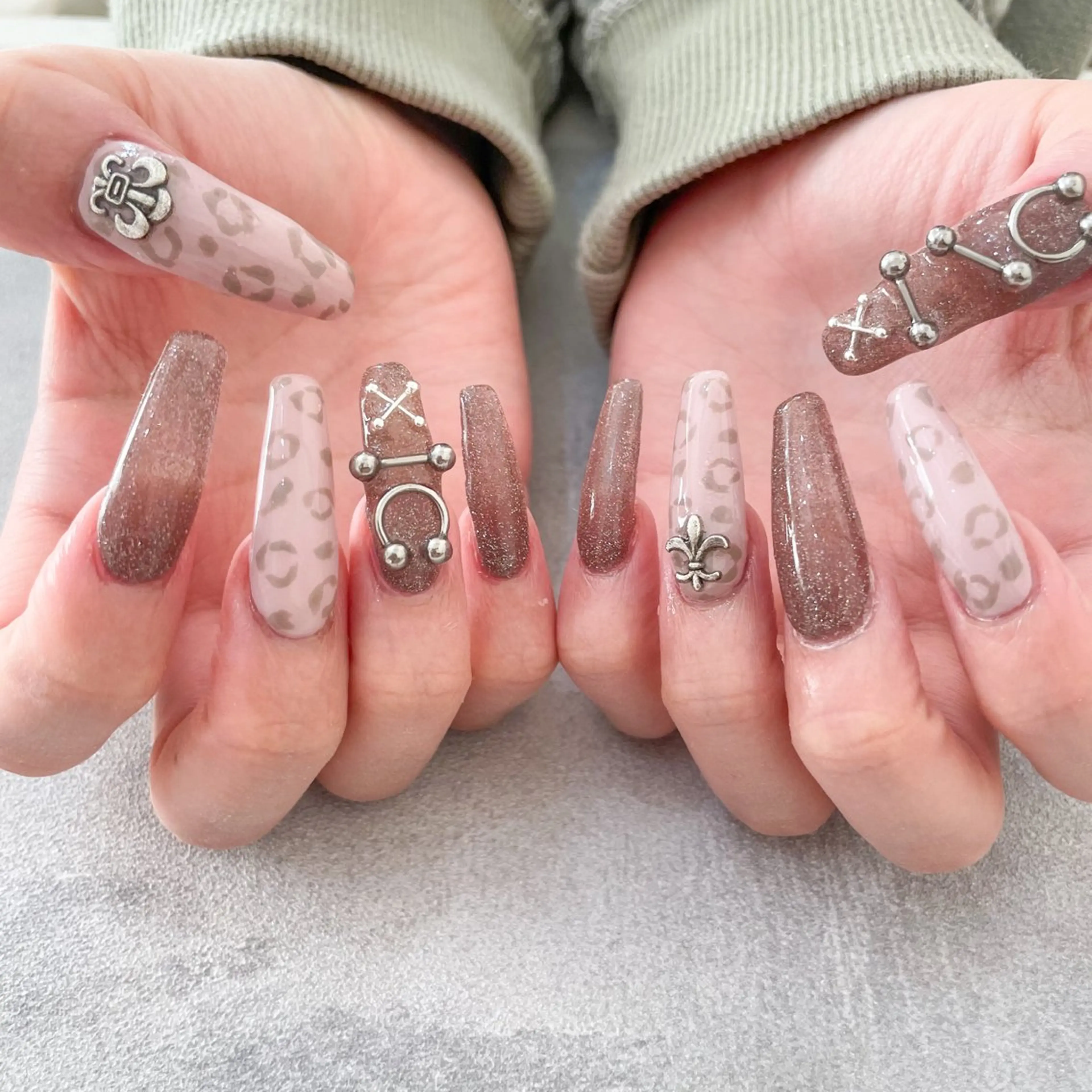 ネイル ハンドネイル ゴテゴテ💙ワンホン リオナのネイルデザイン