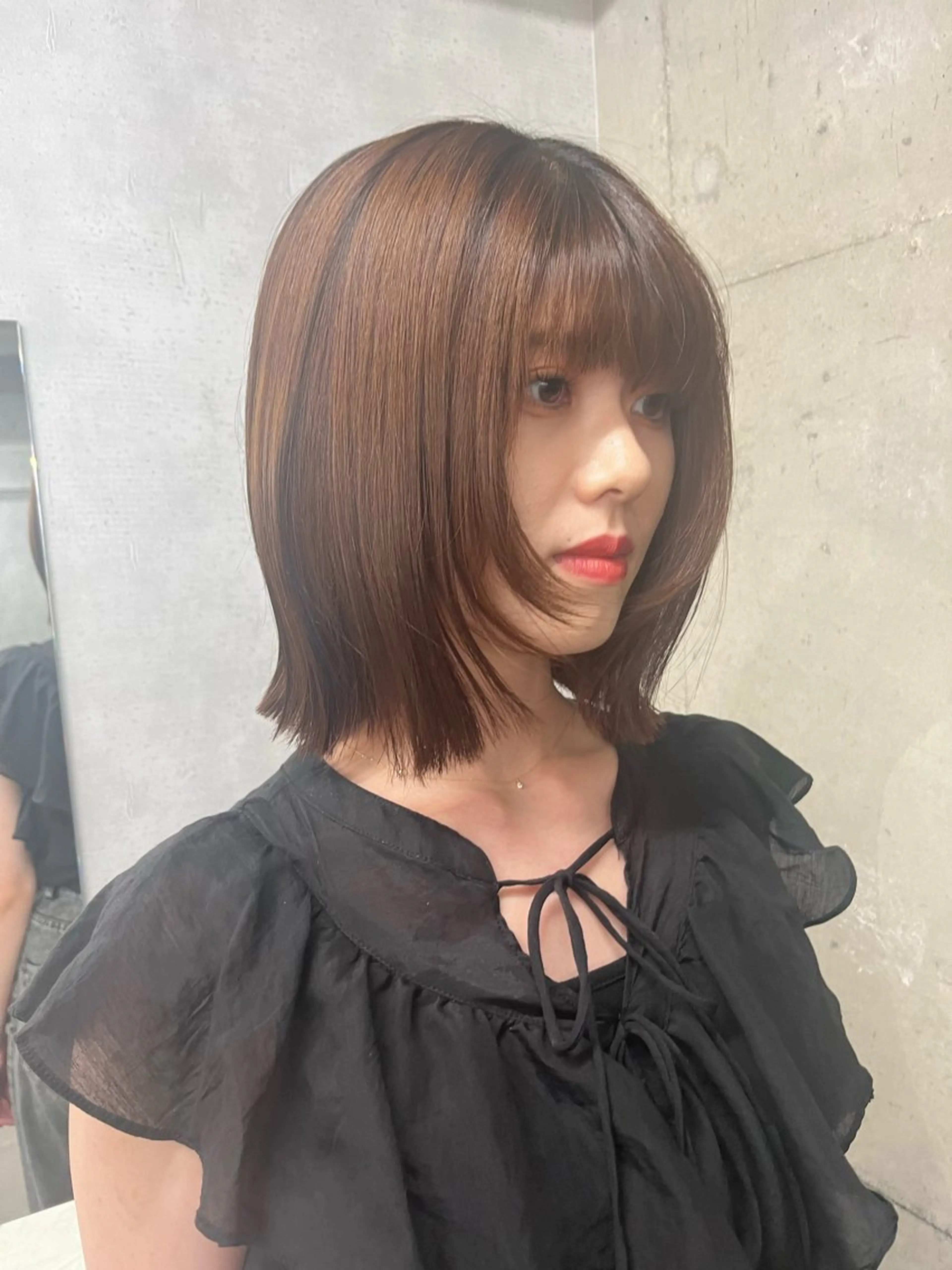 ミディアム 顔まわりレイヤー レイヤーカット anon Loemのヘアスタイル