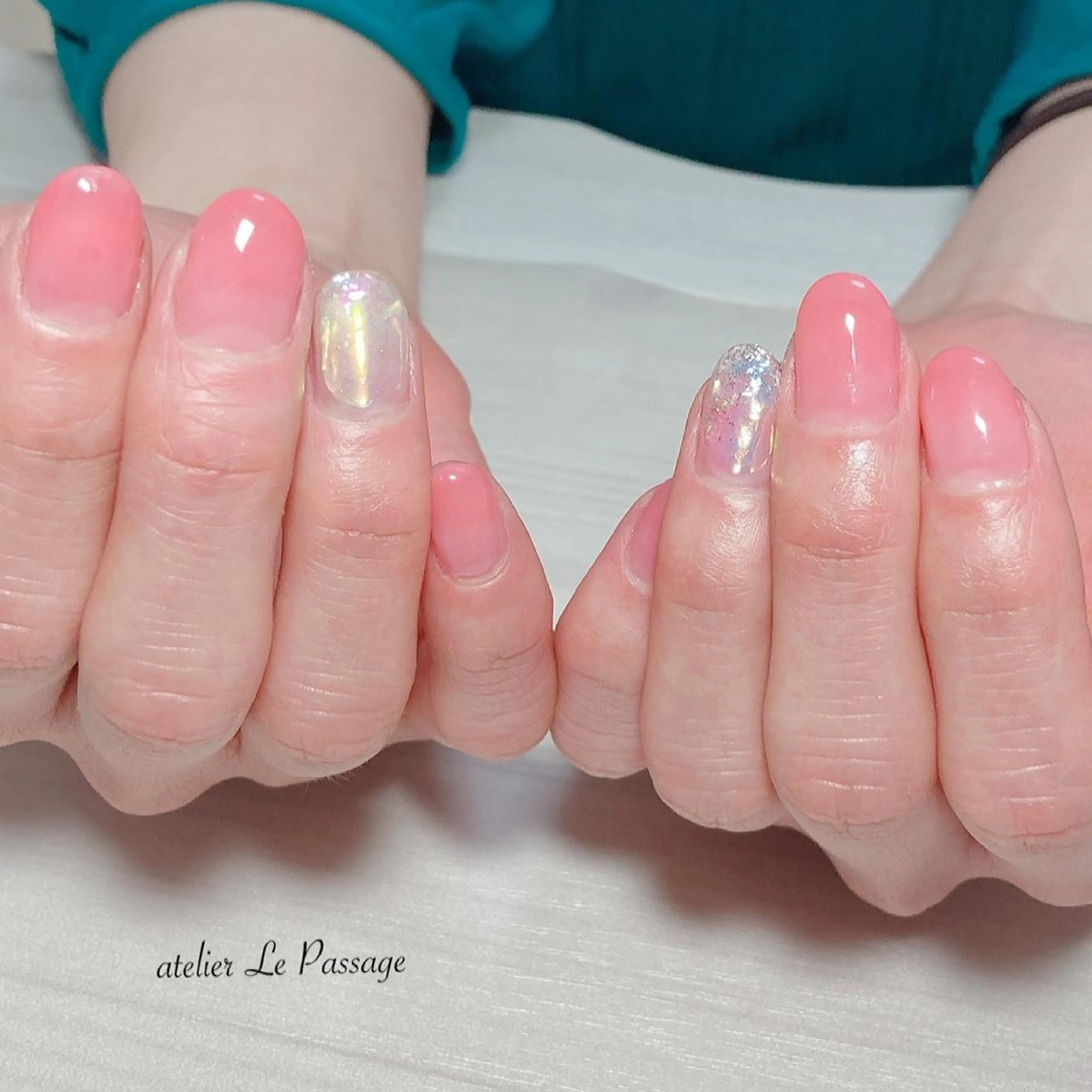 ネイル オーロラネイル ジェルネイル 氷ネイル・うるうるネイル ニュアンスネイル オフィスネイル Atelier Le Passage所属・h nakatsukaのネイルデザイン