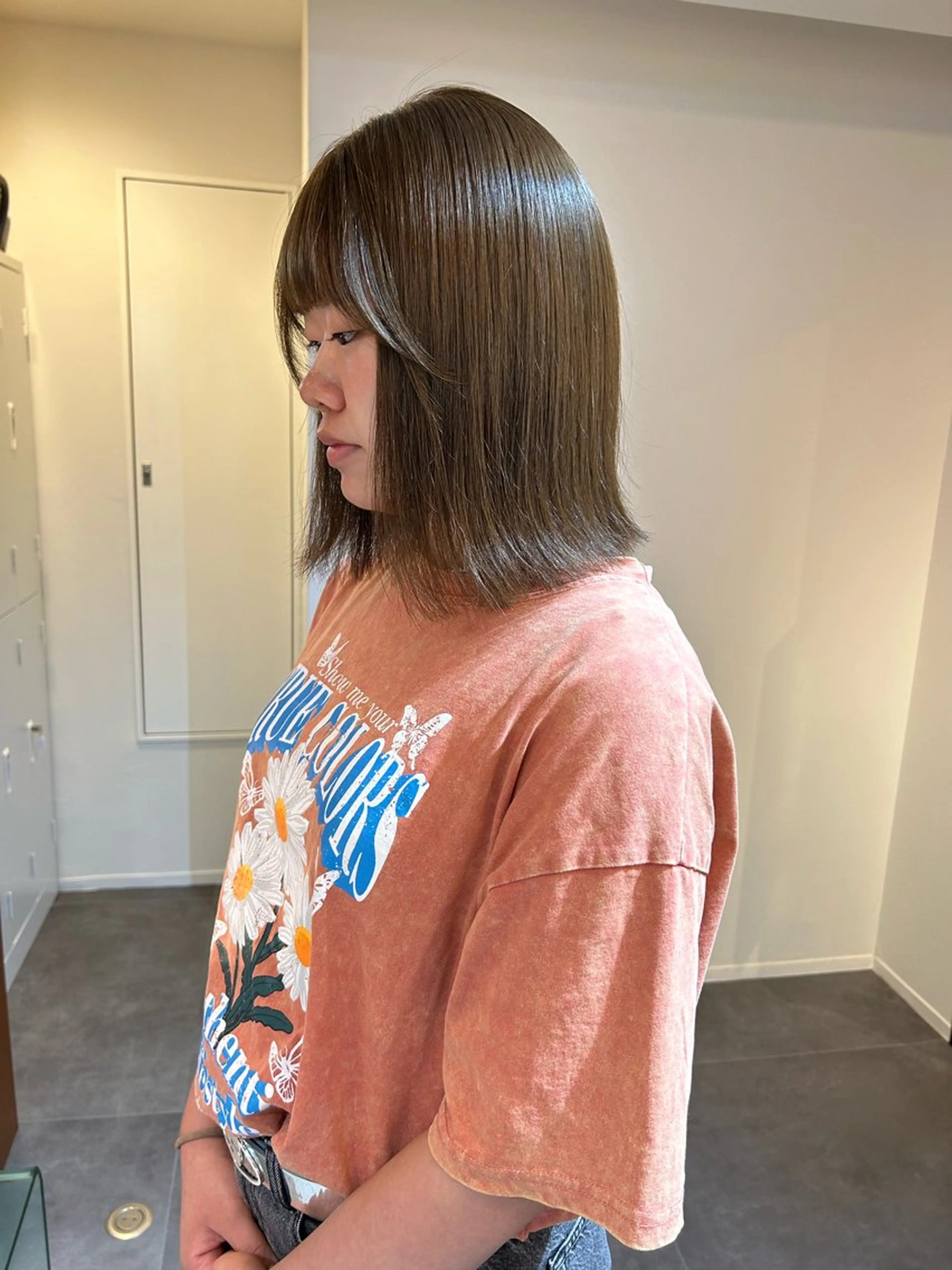 ミディアム カット ヘアカラー 小林 朋花のヘアスタイル