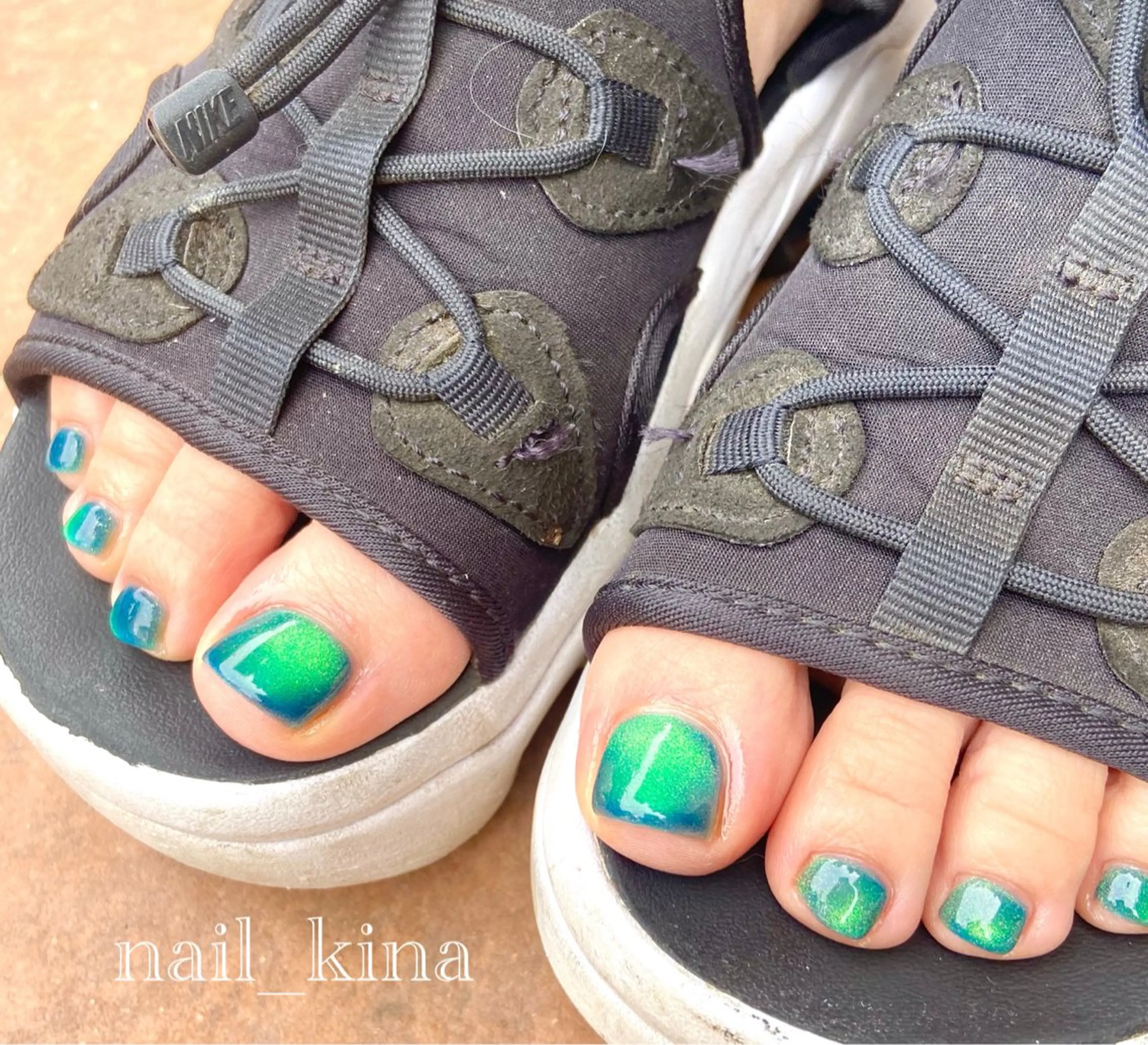 ネイル フットネイル マグネットネイル マグネットワンカラー ワンカラーネイル フットネイル nail_ kinaのネイルデザイン