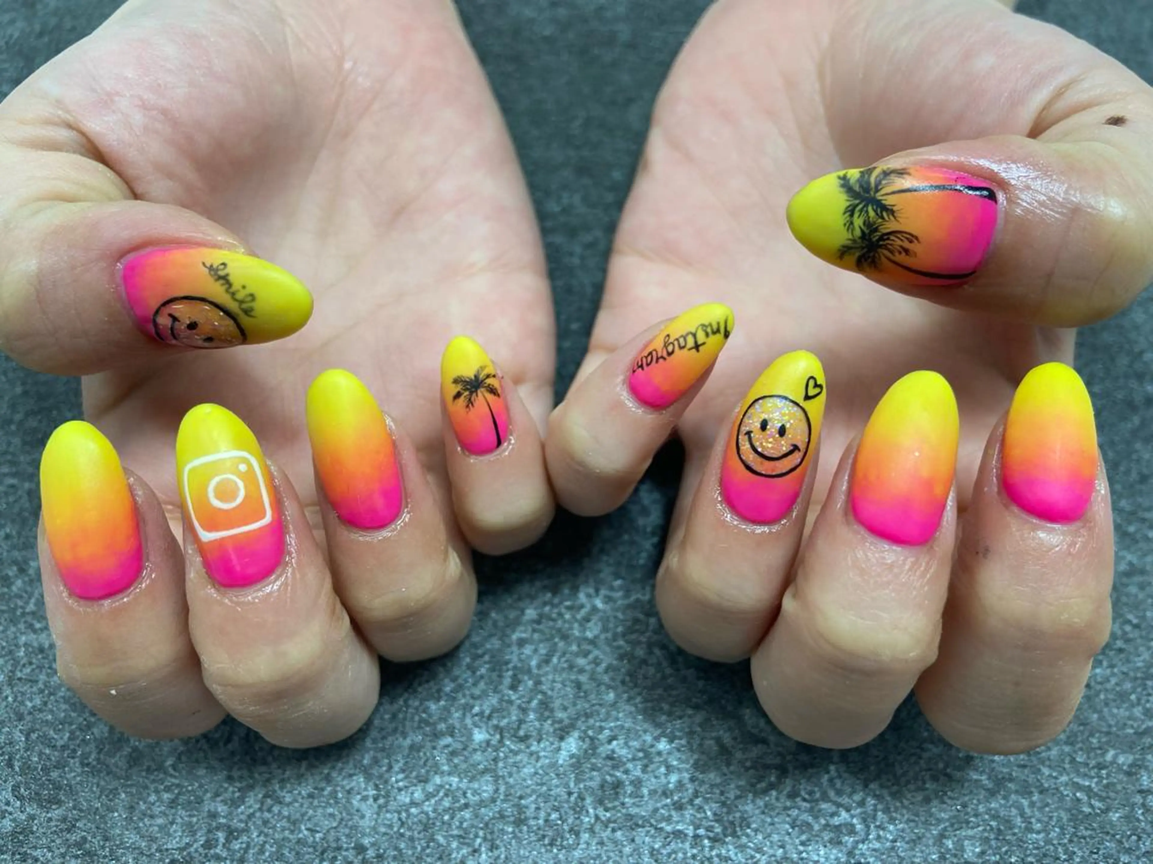 ネイル グラデーション MAXKELLY  福岡天神所属・MAXKELLY natsuのネイルデザイン