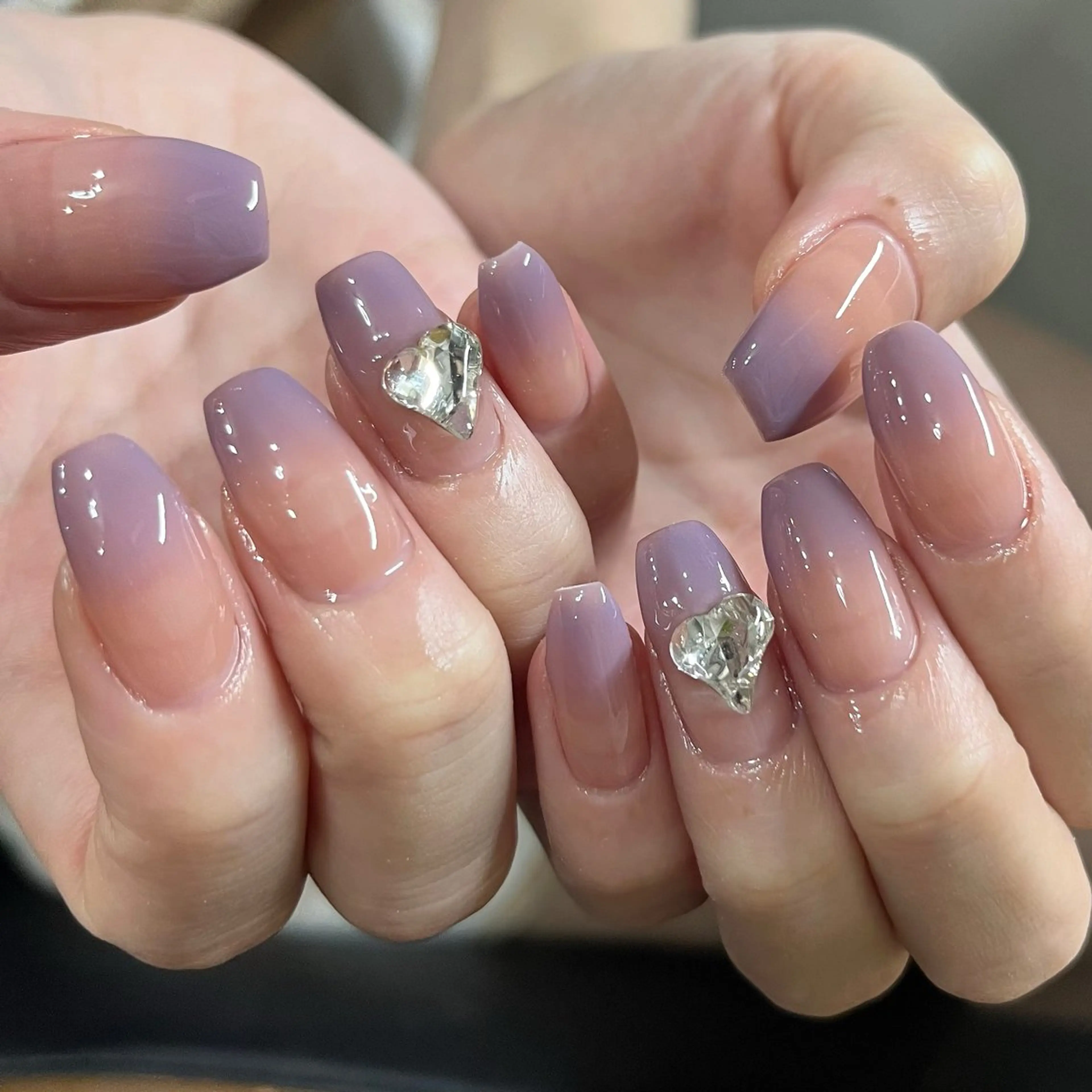 ネイル グラデーション ハート ピンク ピンクベージュ パープル ハンドネイル ハンドケア 🎀NAIL🎀 AI🪄︎︎◝✩のネイルデザイン