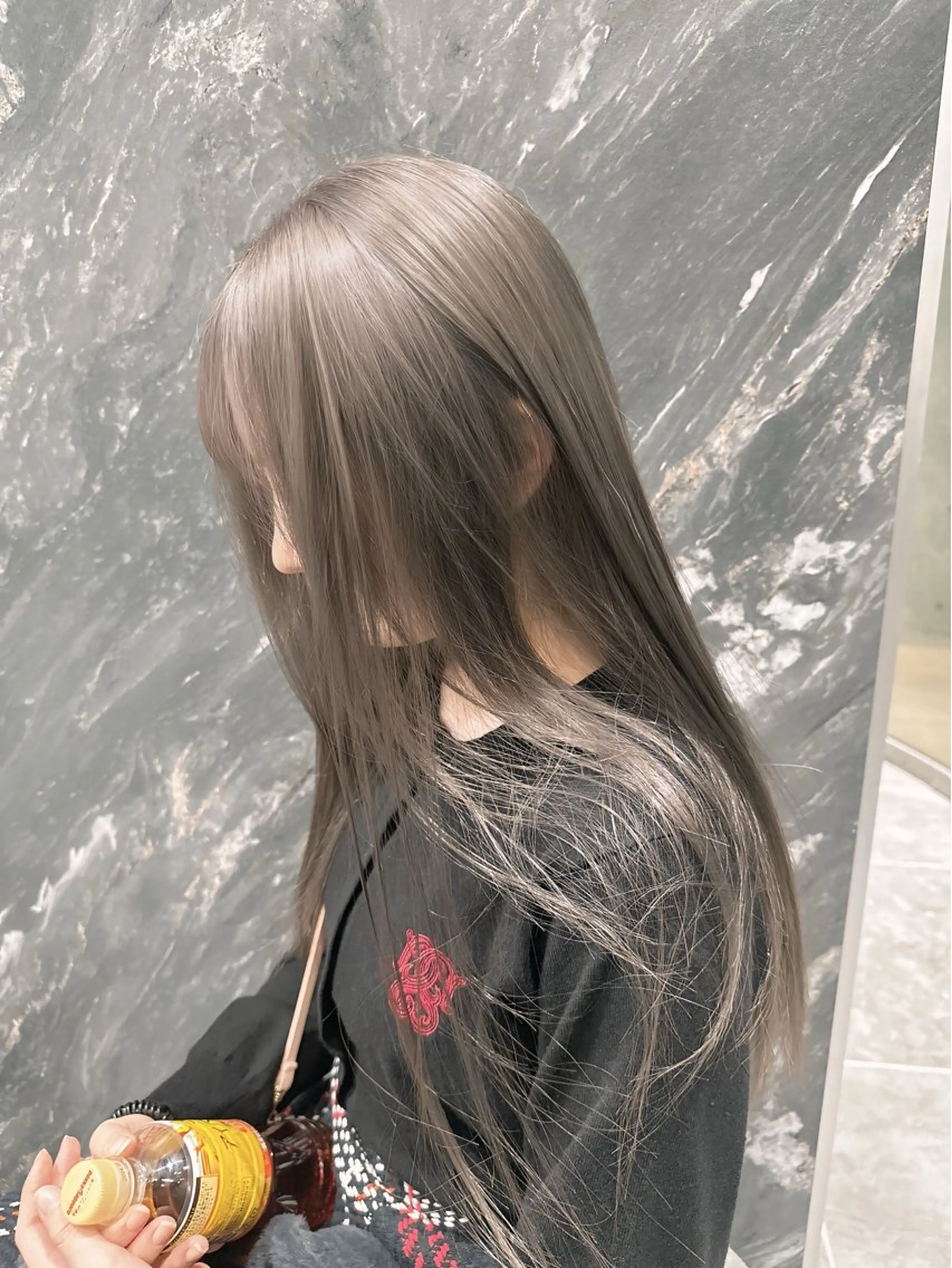 ロング カラー カット ヘアカラー トリートメント 韓国ヘア🇰🇷 透明感カラー🩶のヘアスタイル