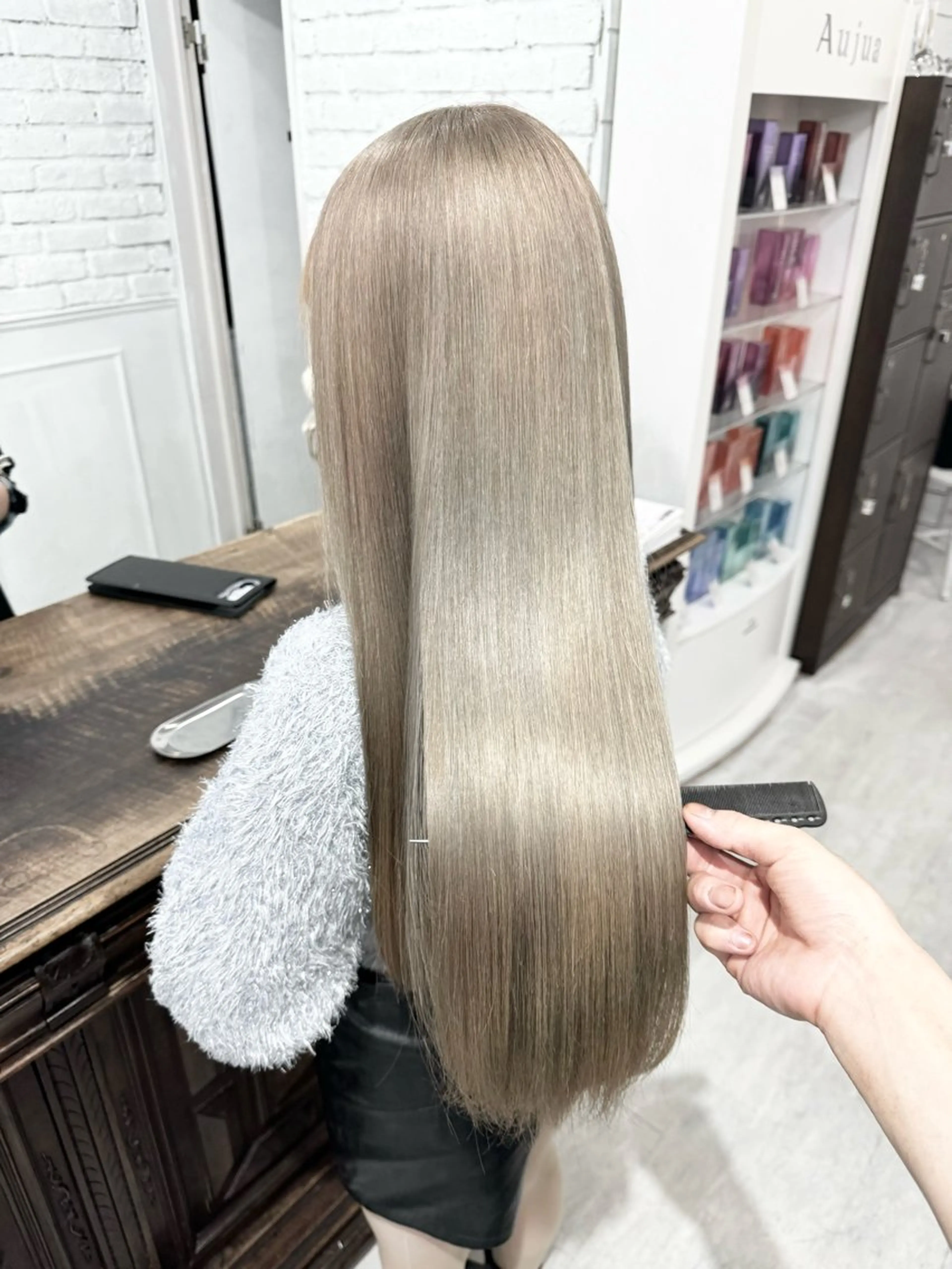 ロング カラー バレイヤージュ ミストバング ベージュカラー ブリーチ 抜きっぱなしブロンド ヘアカラー トリートメント SALOWIN札幌大通り所属・札幌ブリーチカラー/ ダブルカラー/ドイのヘアスタイル