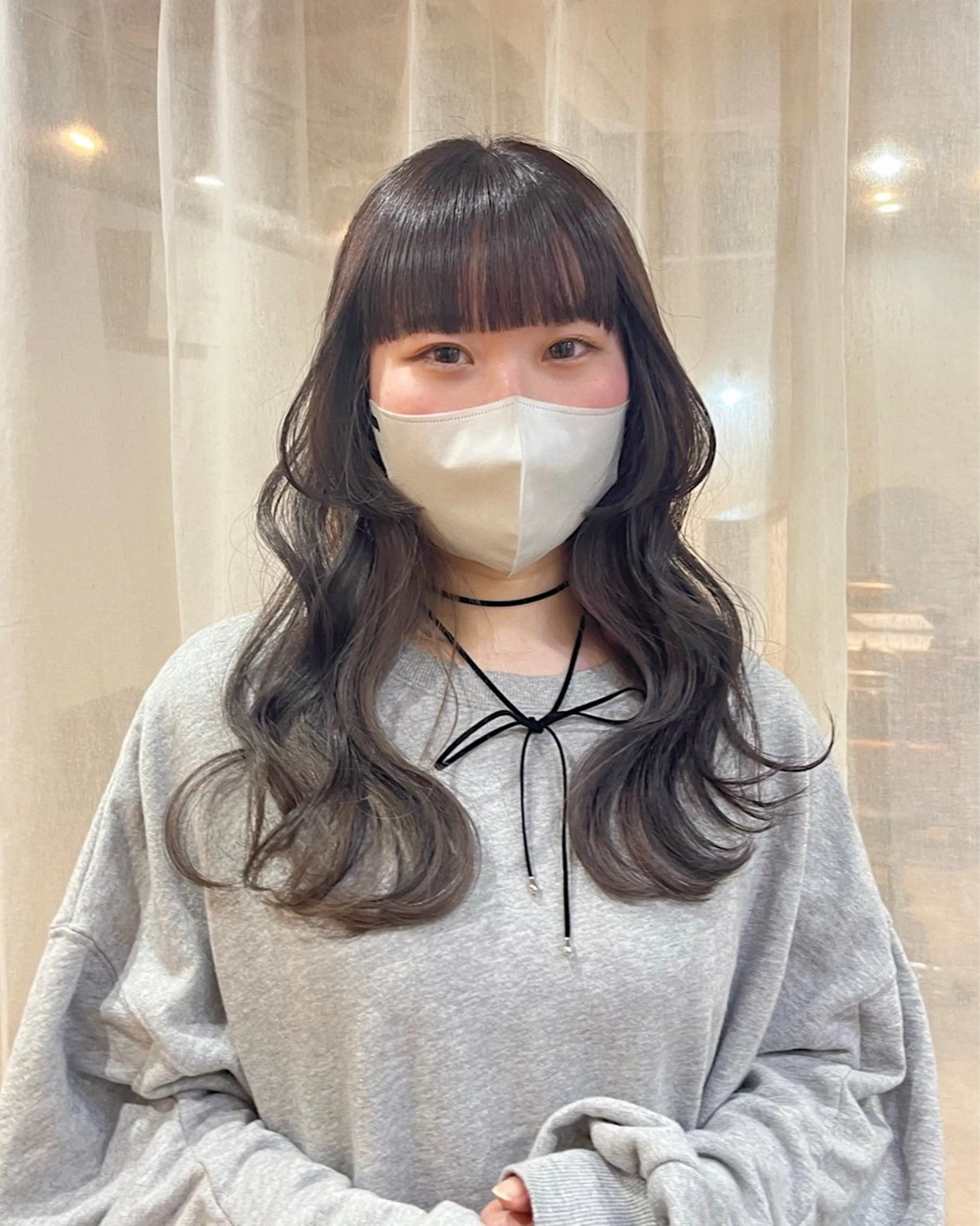 ロング ラベンダーベージュ 姫カット ワイドバング カット ヘアカラー トリートメント 義本 風佳のヘアスタイル