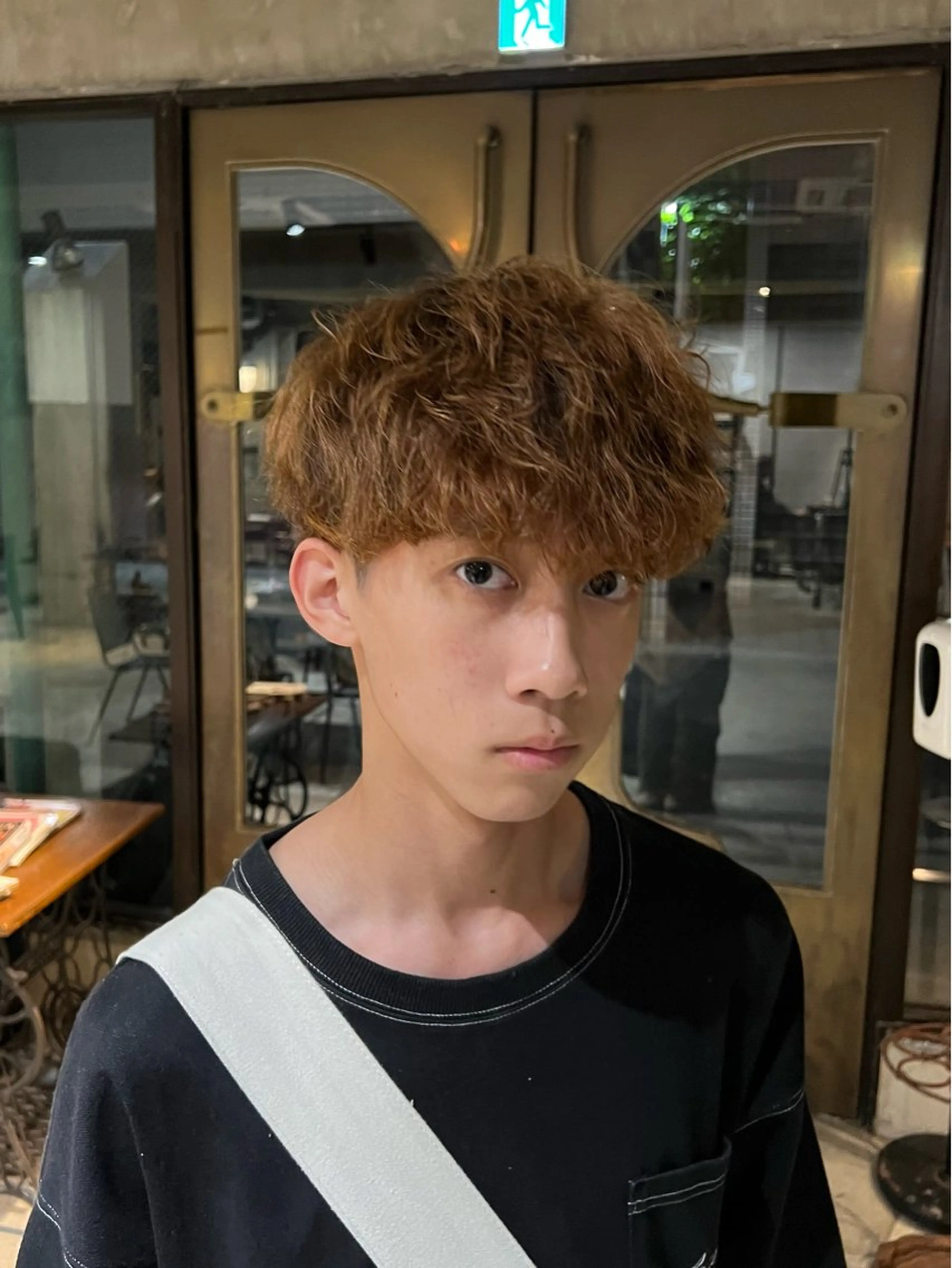 ショート パーマ ヘアアレンジ メンズ マッシュ メンズパーマ ツイストスパイラルパーマ スパイラルパーマ カット パーマ グレージュ/艶髪矯正 🪐takushiのヘアスタイル
