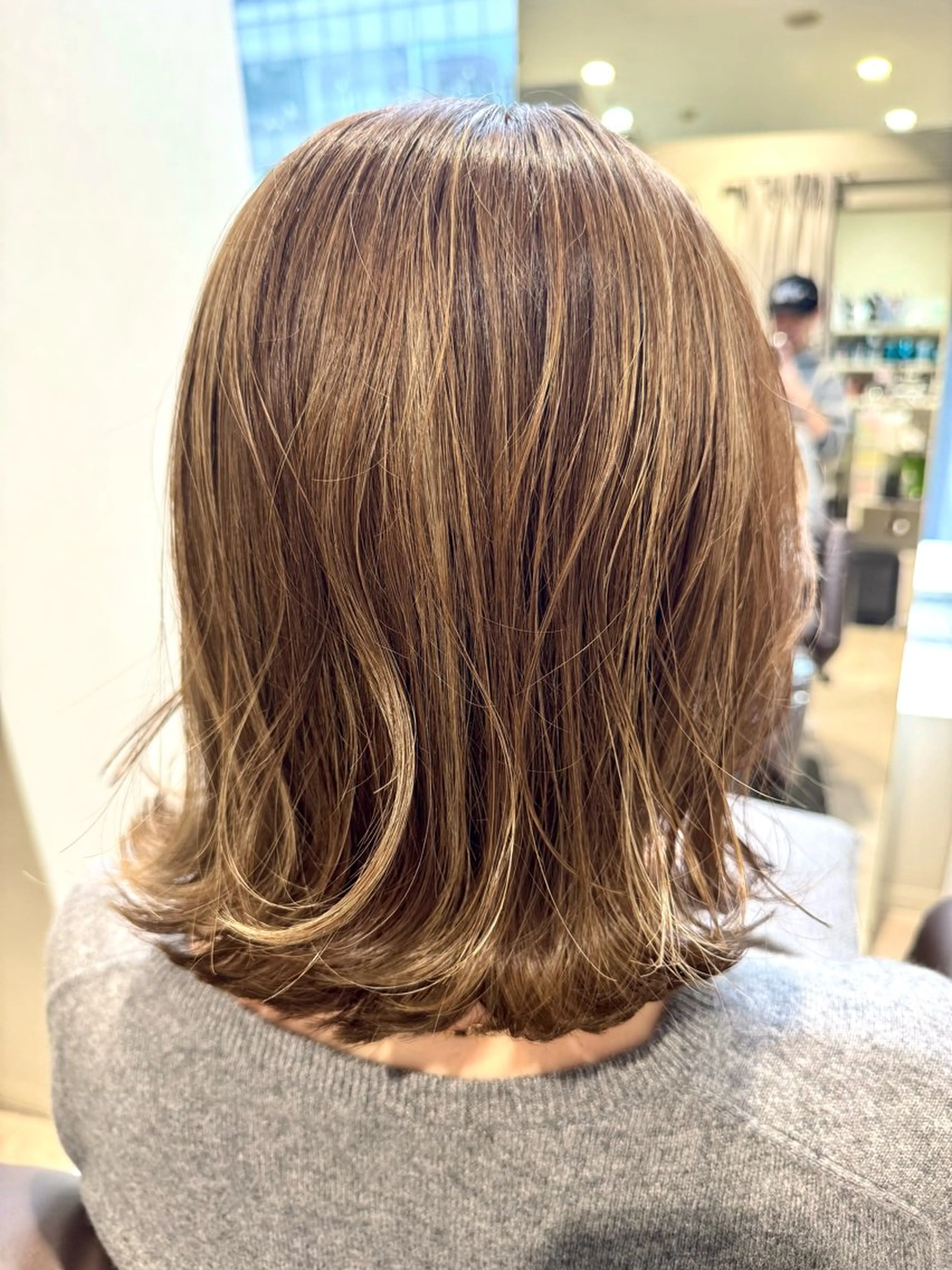 セミロング カラー ブリーチ ダブルカラー ハイライトカラー ハイライト ROW銀座所属・tom艶髪 /カット職人のヘアスタイル