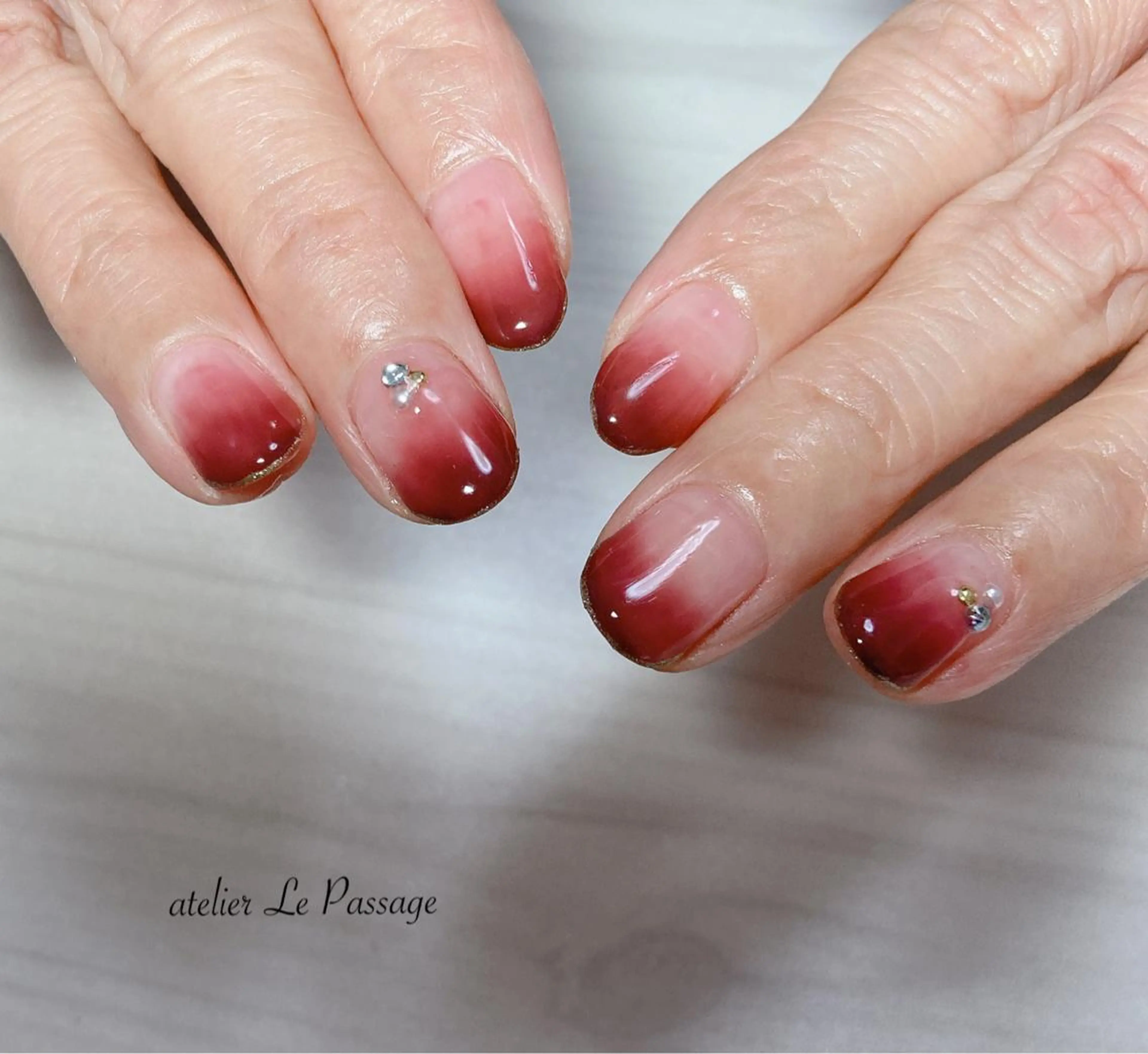 ネイル ボルドー ジェルネイル グラデーション オフィスネイル ワンカラーネイル Atelier Le Passage所属・h nakatsukaのネイルデザイン