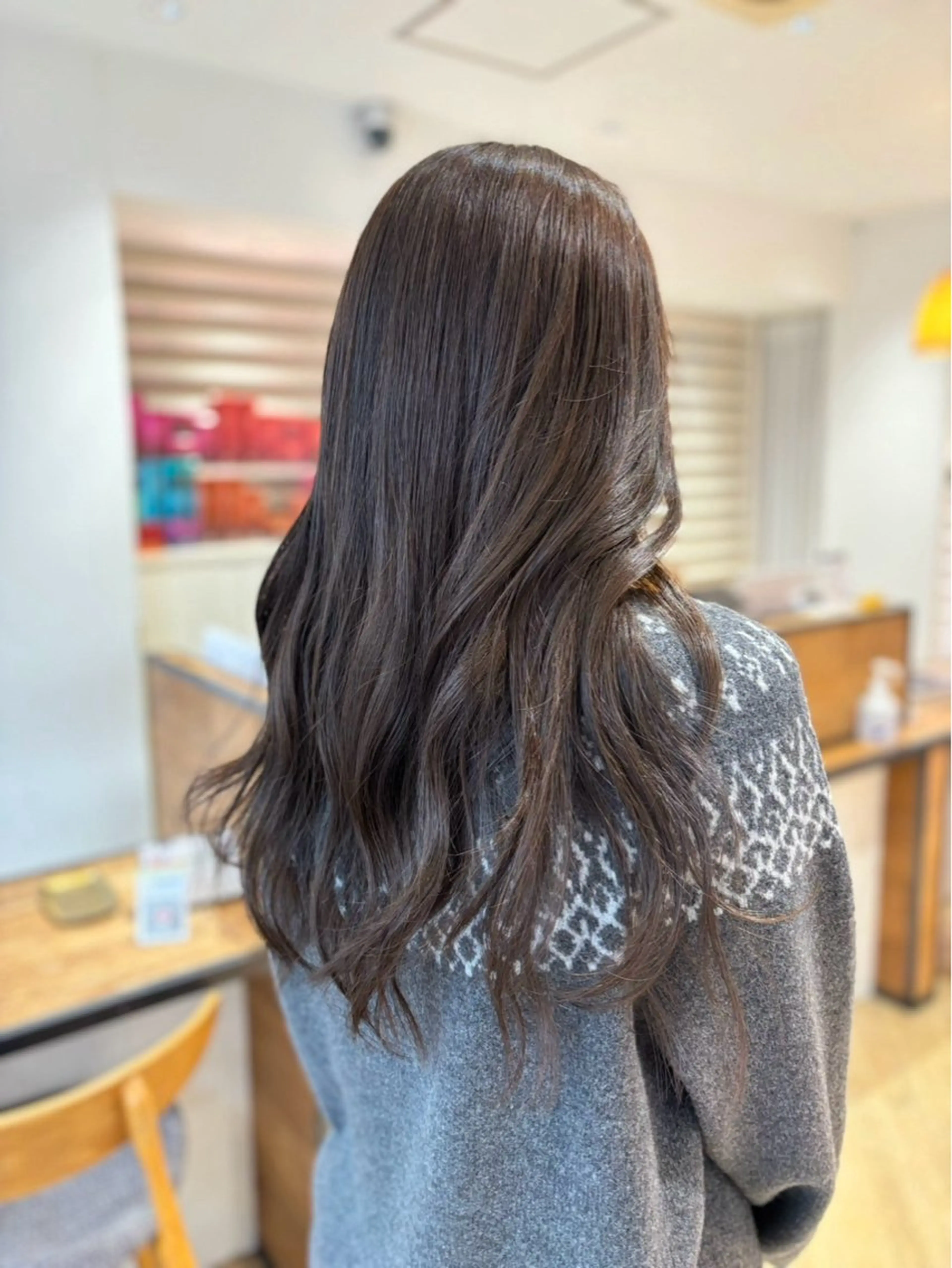 セミロング カラー SLASHスラッシュ 小西結奈のヘアスタイル