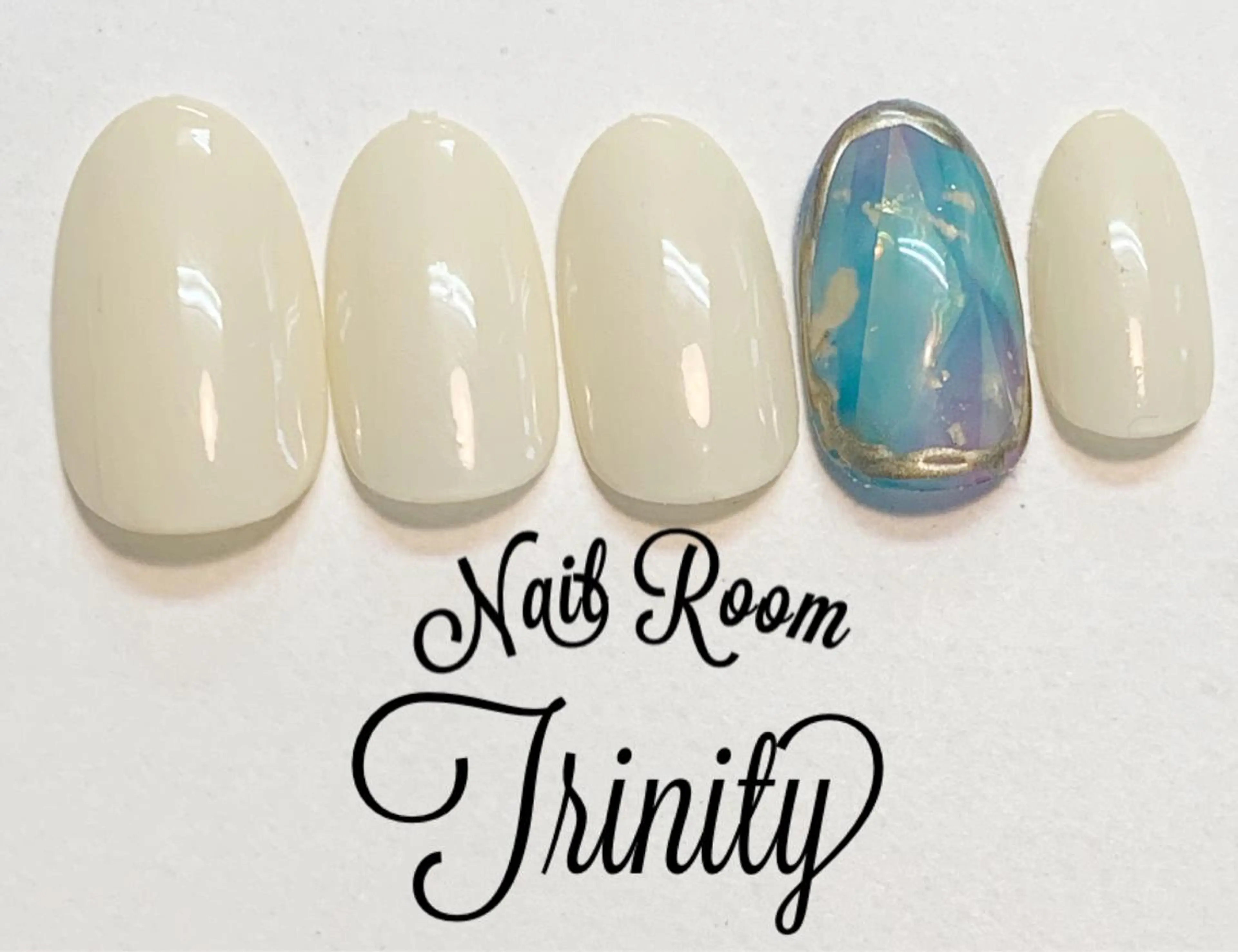 ネイル ハンドネイル Trinity ネイリストスタッフのネイルデザイン