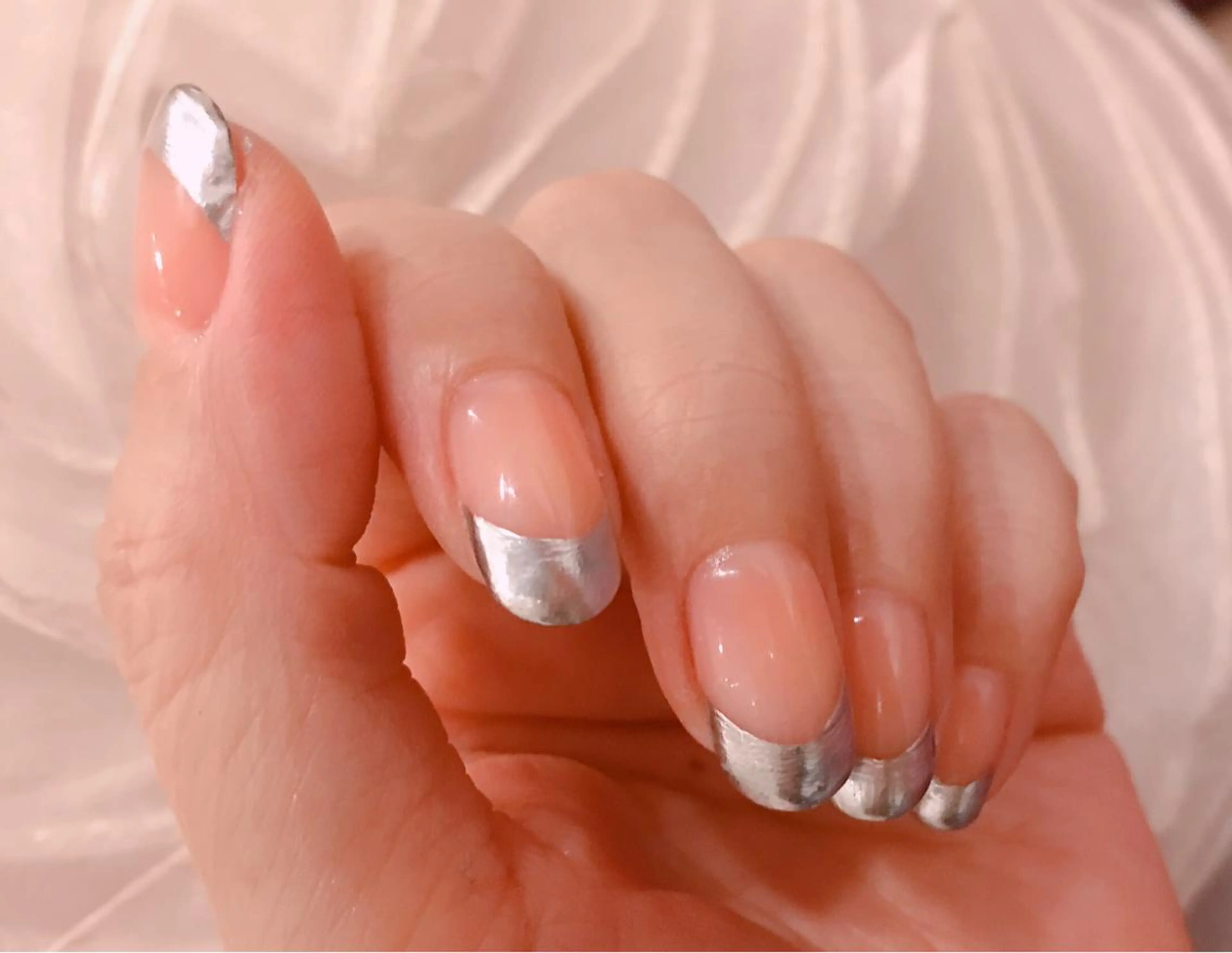 ショート ネイル ネイル ティアラのネイルデザイン