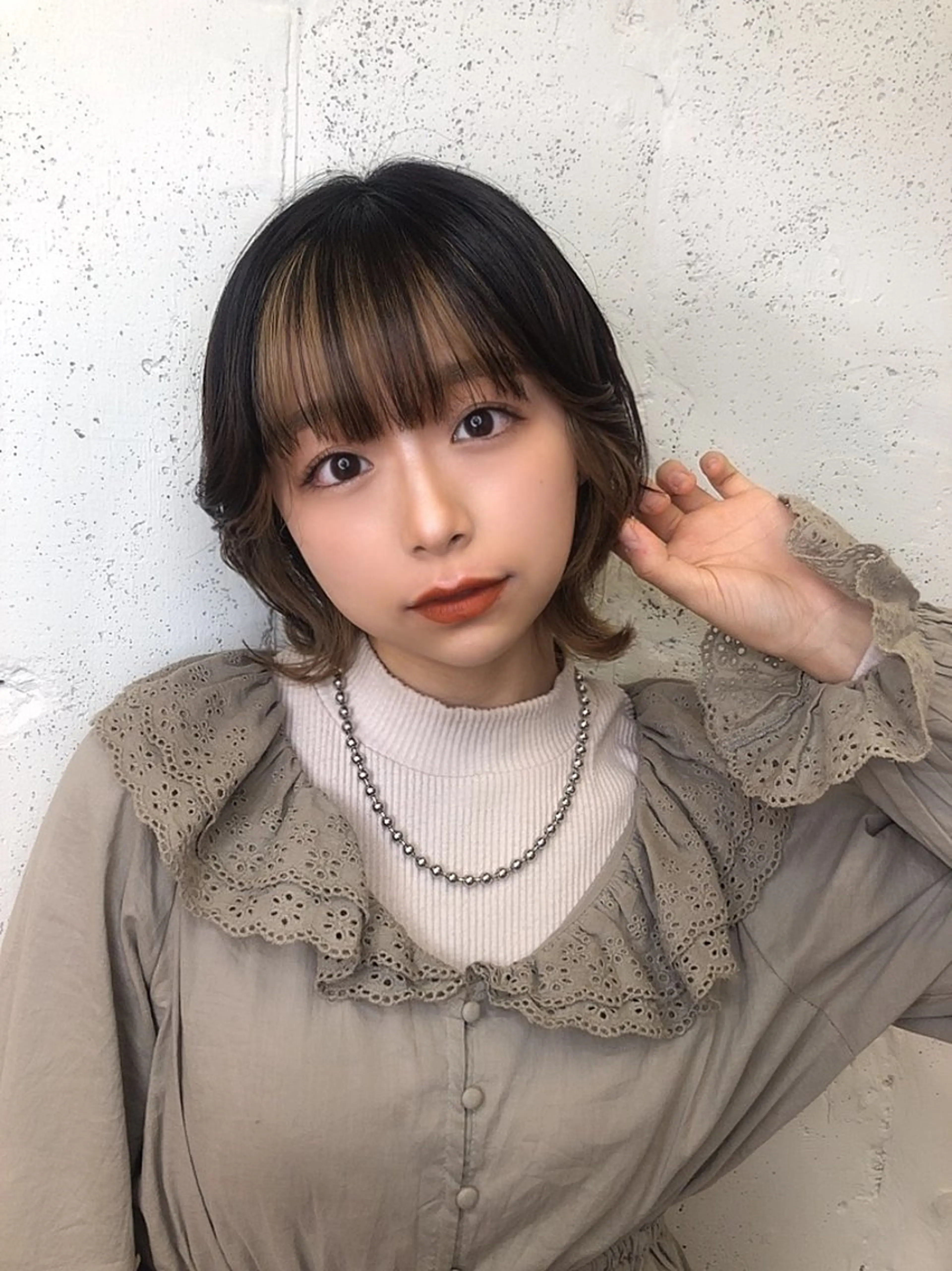 ミディアム 顔周りカット/レイヤ ーカット透明感カラーのヘアスタイル