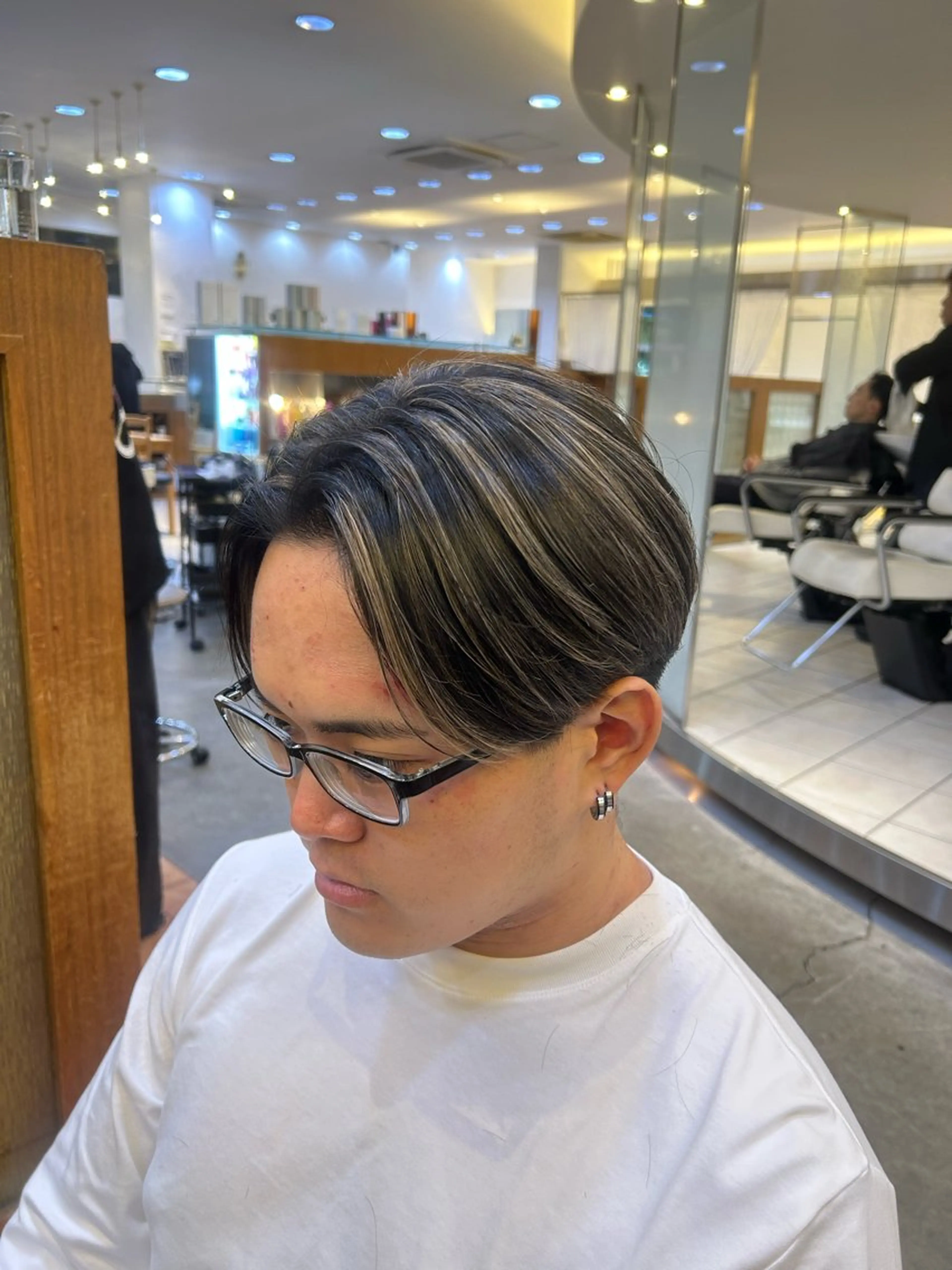 カラー メンズ センターパート メンズハイライト ハイライトカラー カット ヘアカラー メンズパーマ/ ハイライト　Tumのヘアスタイル