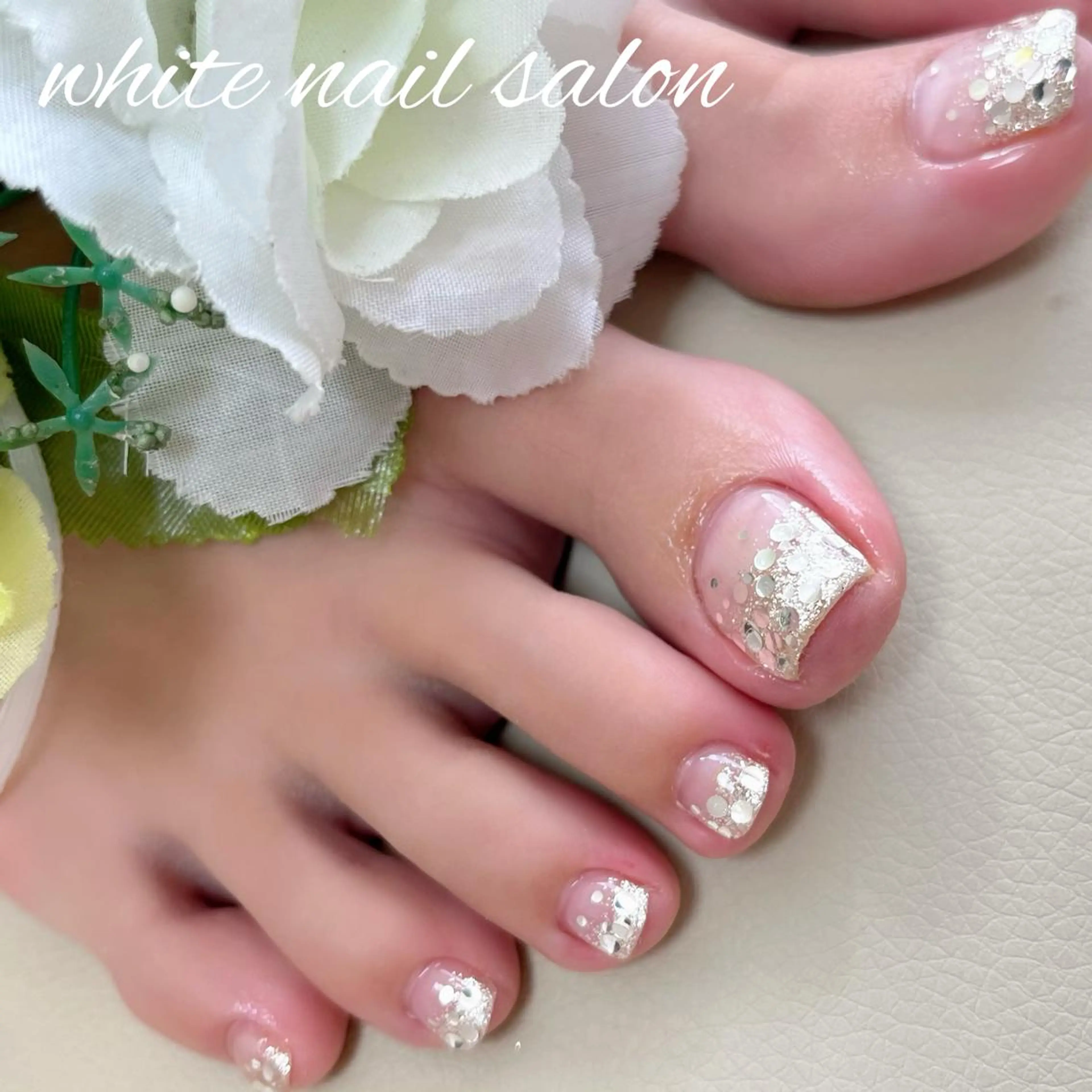 ネイル フットネイル ジェルネイル ハードジェル ラメ(グリッター) 持ち込み フットネイル white nail salonのネイルデザイン