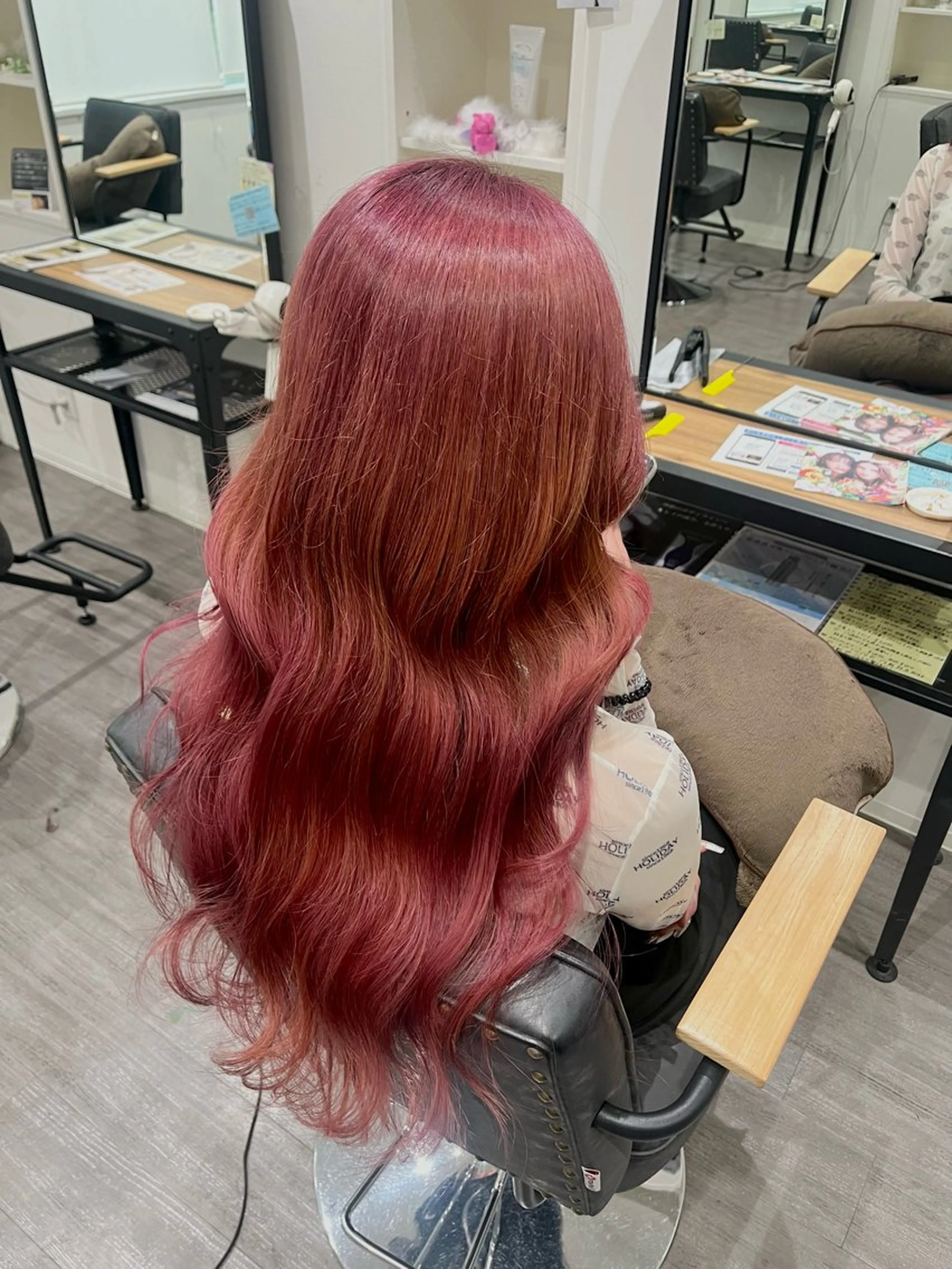 ロング カラー カシス レッドカラー cocotte🫧 絹村 琴美のヘアスタイル