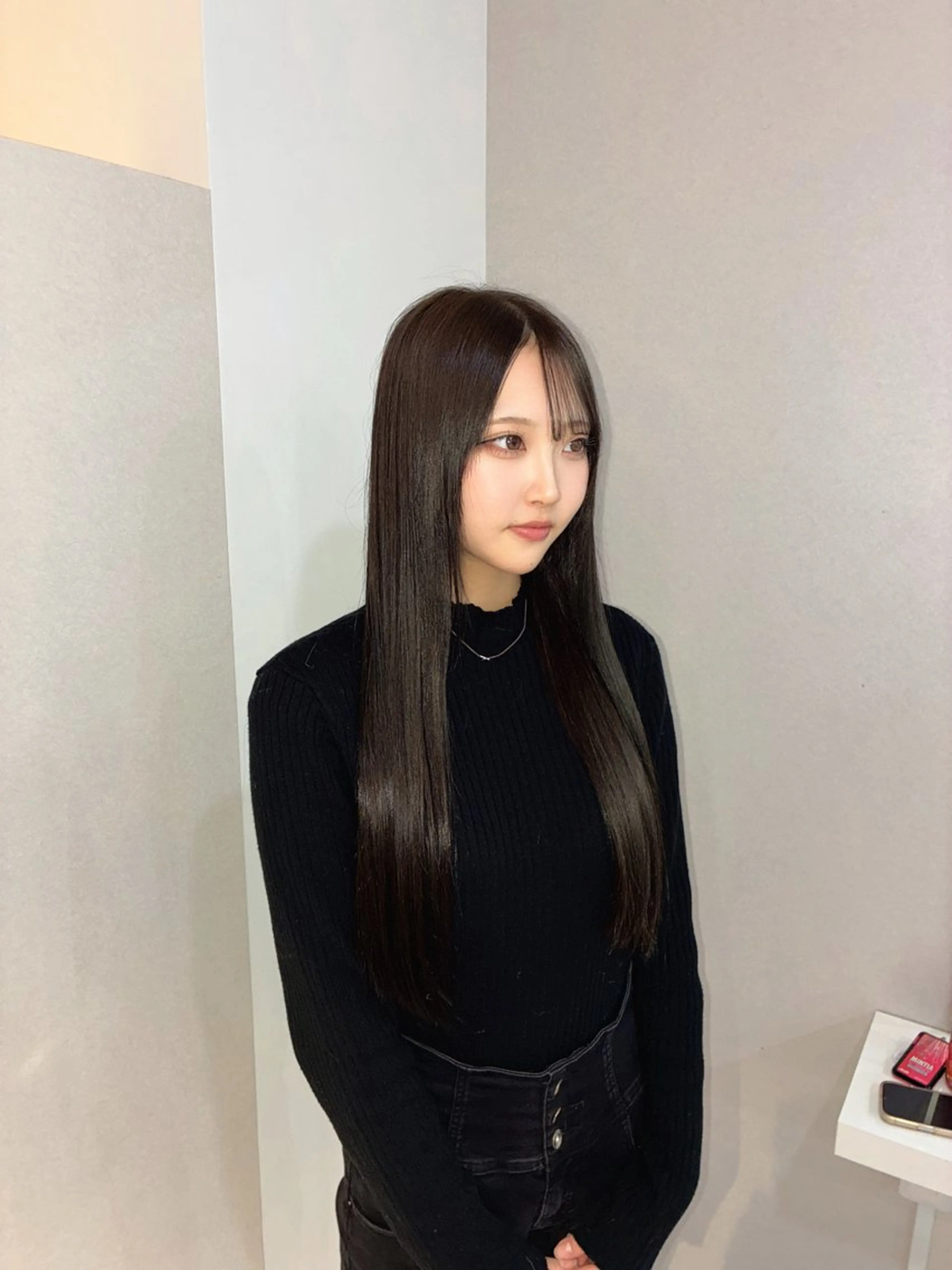 ロング カラー 透明感カラー グレージュ ロング ハナダ メイのヘアスタイル