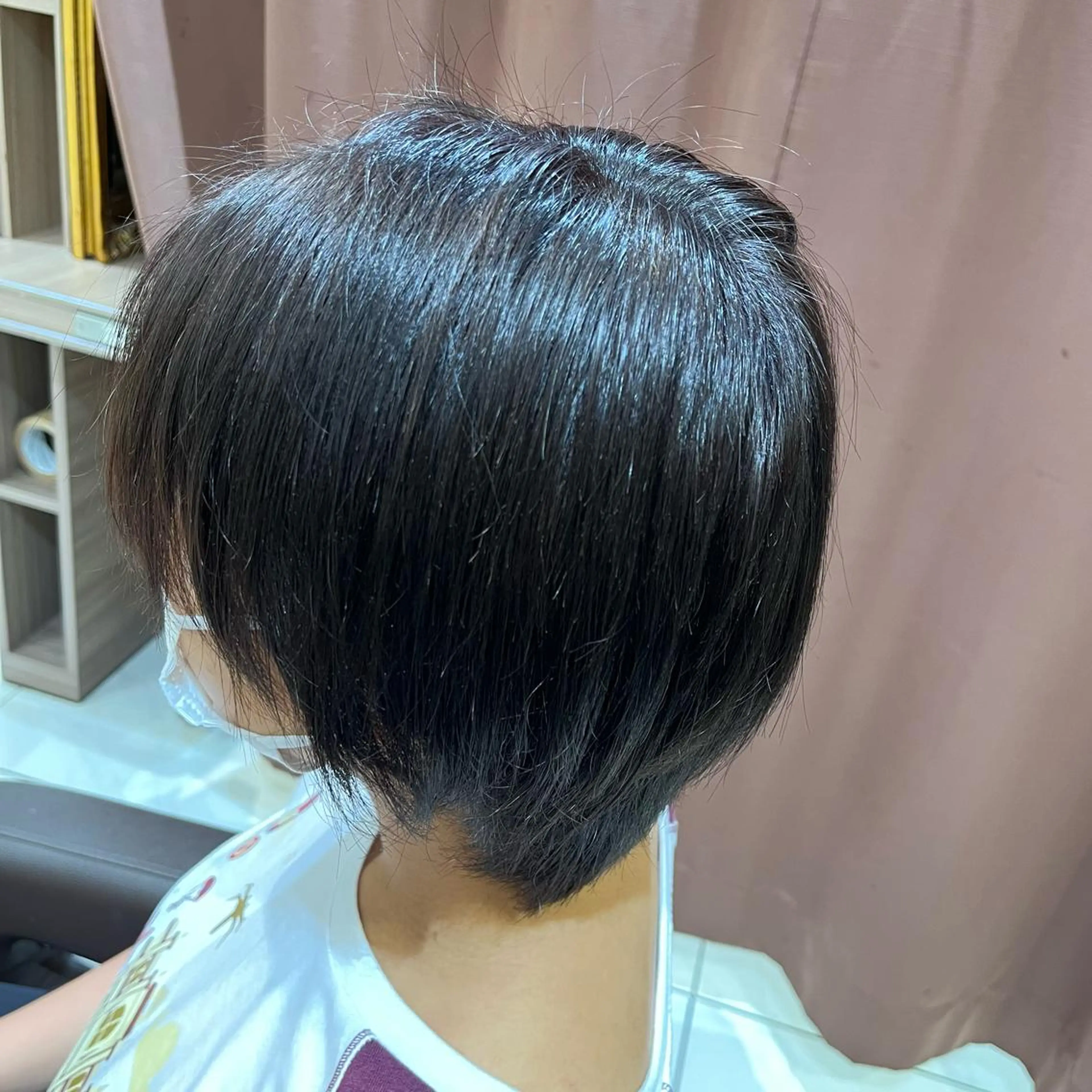 ショート 長尾菜々美🐰 ／ハイトーンカラーのヘアスタイル
