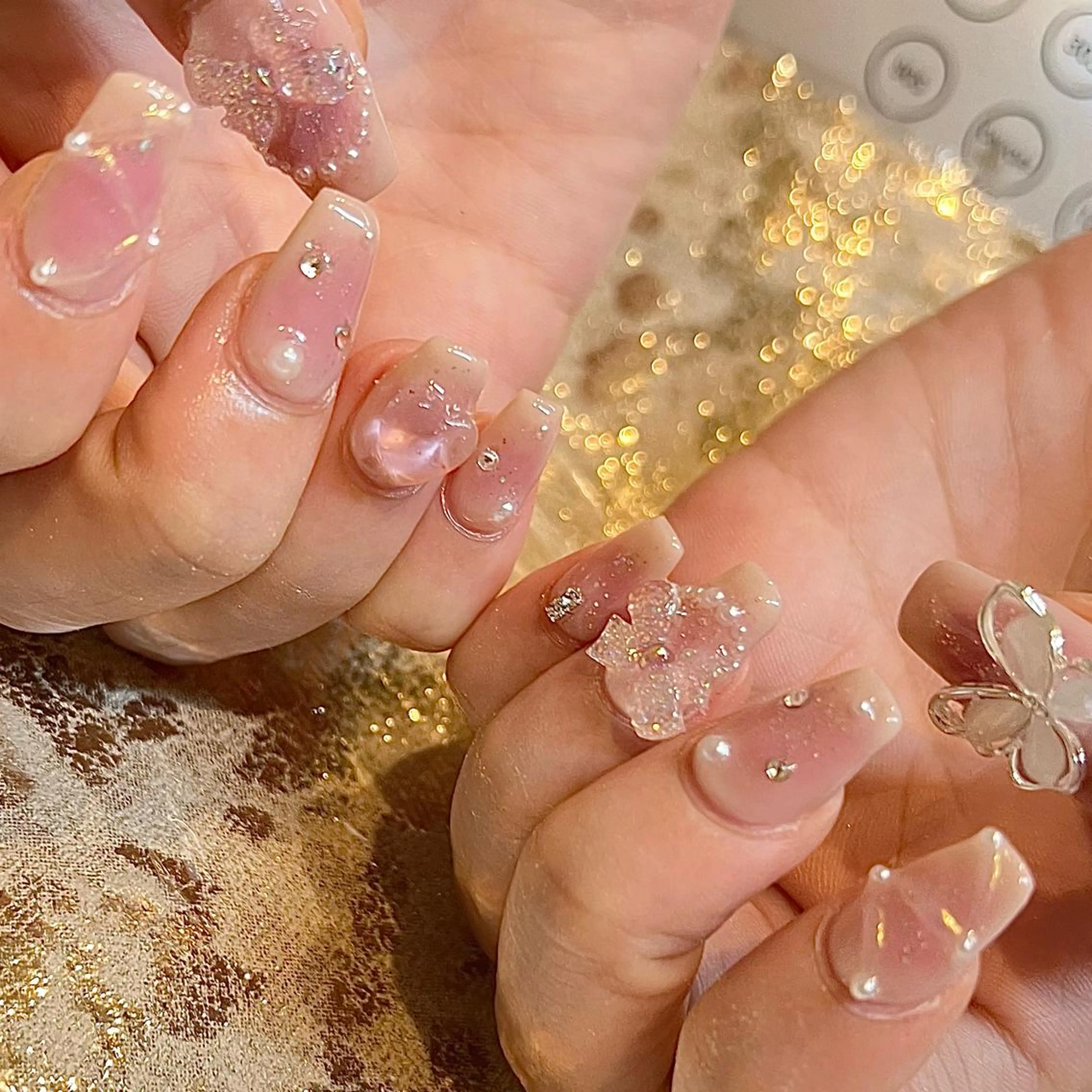 ミディアム ネイル チークネイル ハンドネイル H🌺 NAILのネイルデザイン