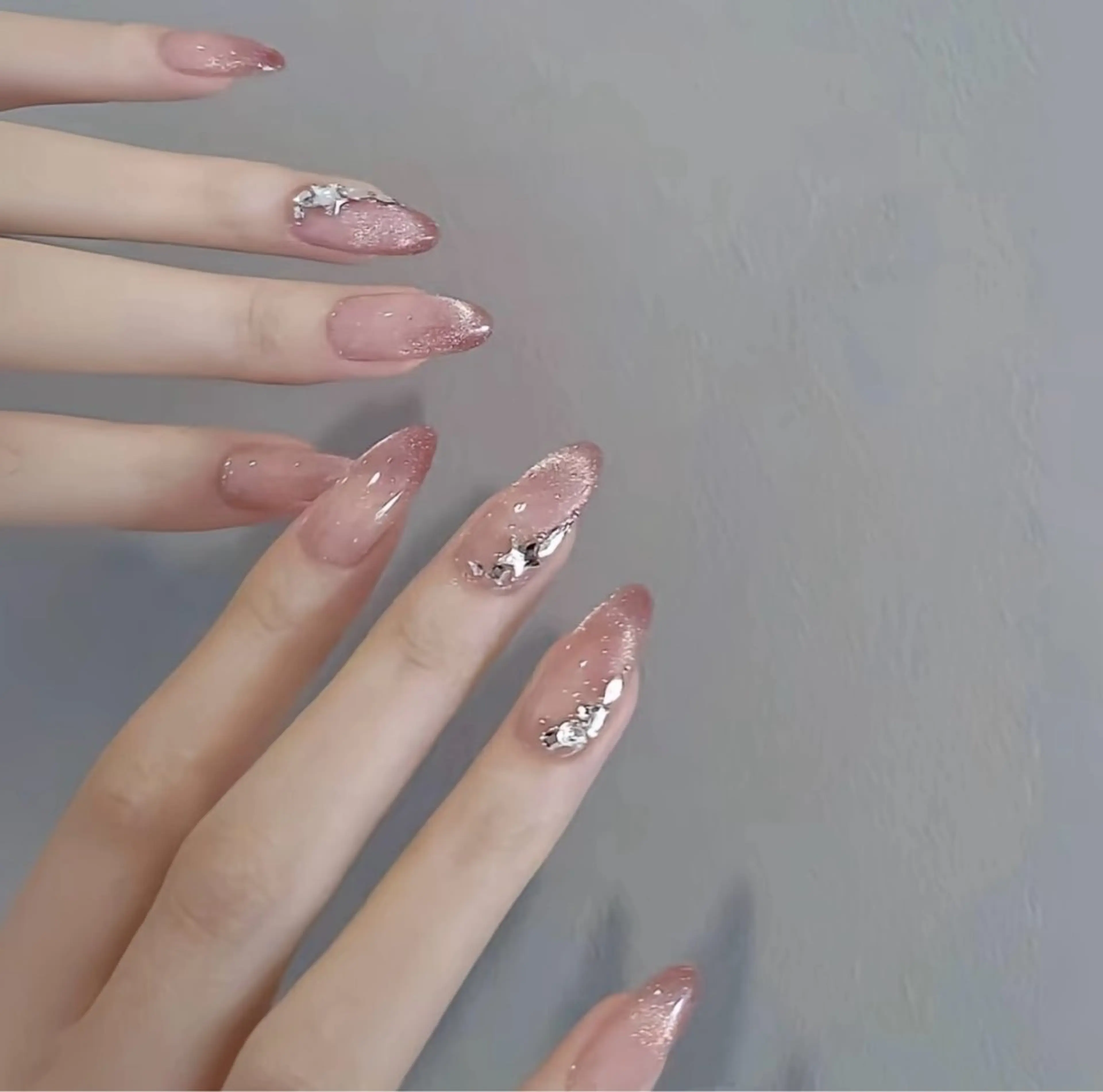 ネイル チークネイル 長さ出し フラワーネイル フレンチネイル ガーリー SunNail池袋駅 ワンホンネイルのネイルデザイン