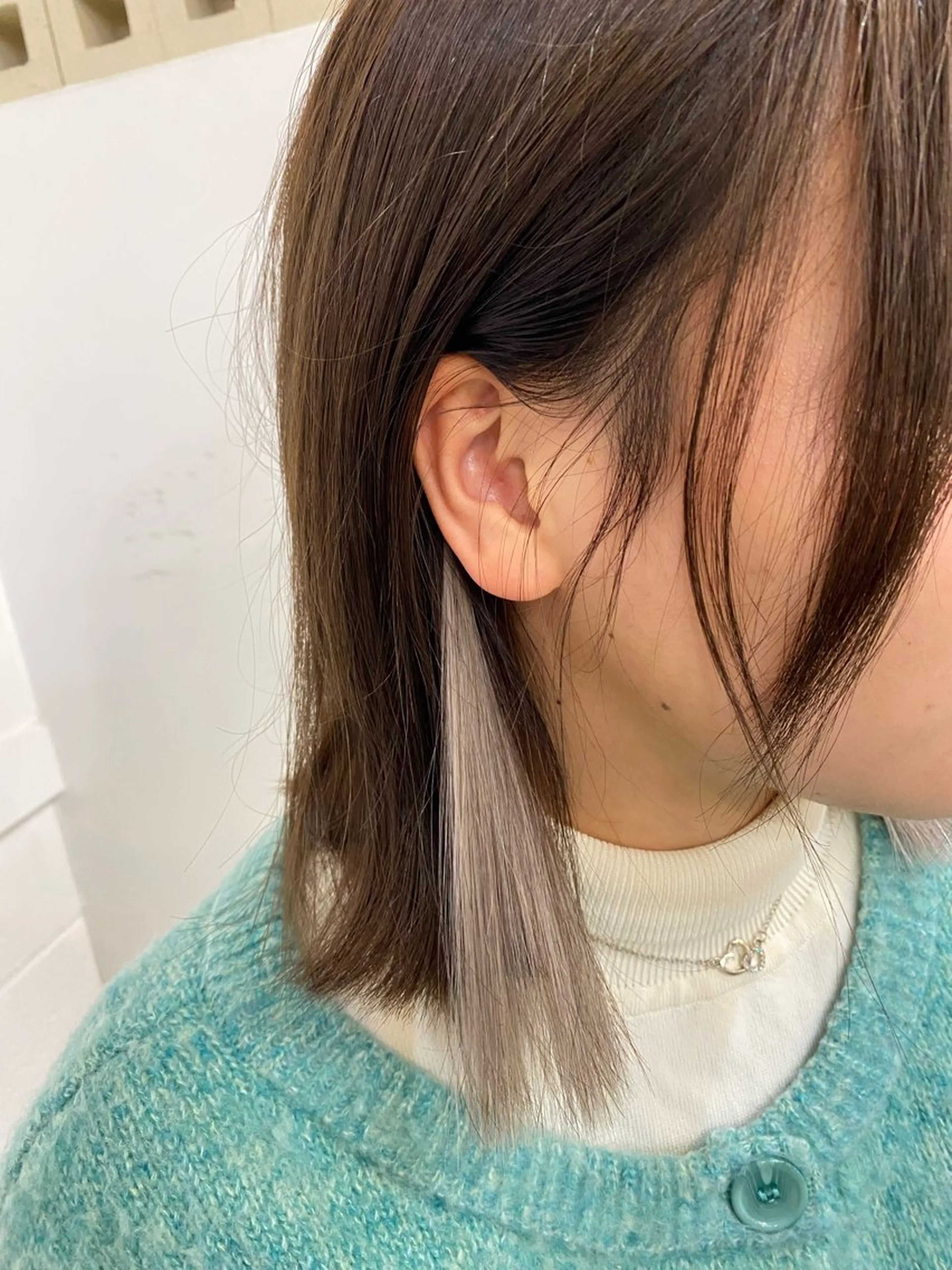 カラー インナーカラー シルバー BRAS ナカガワのヘアスタイル