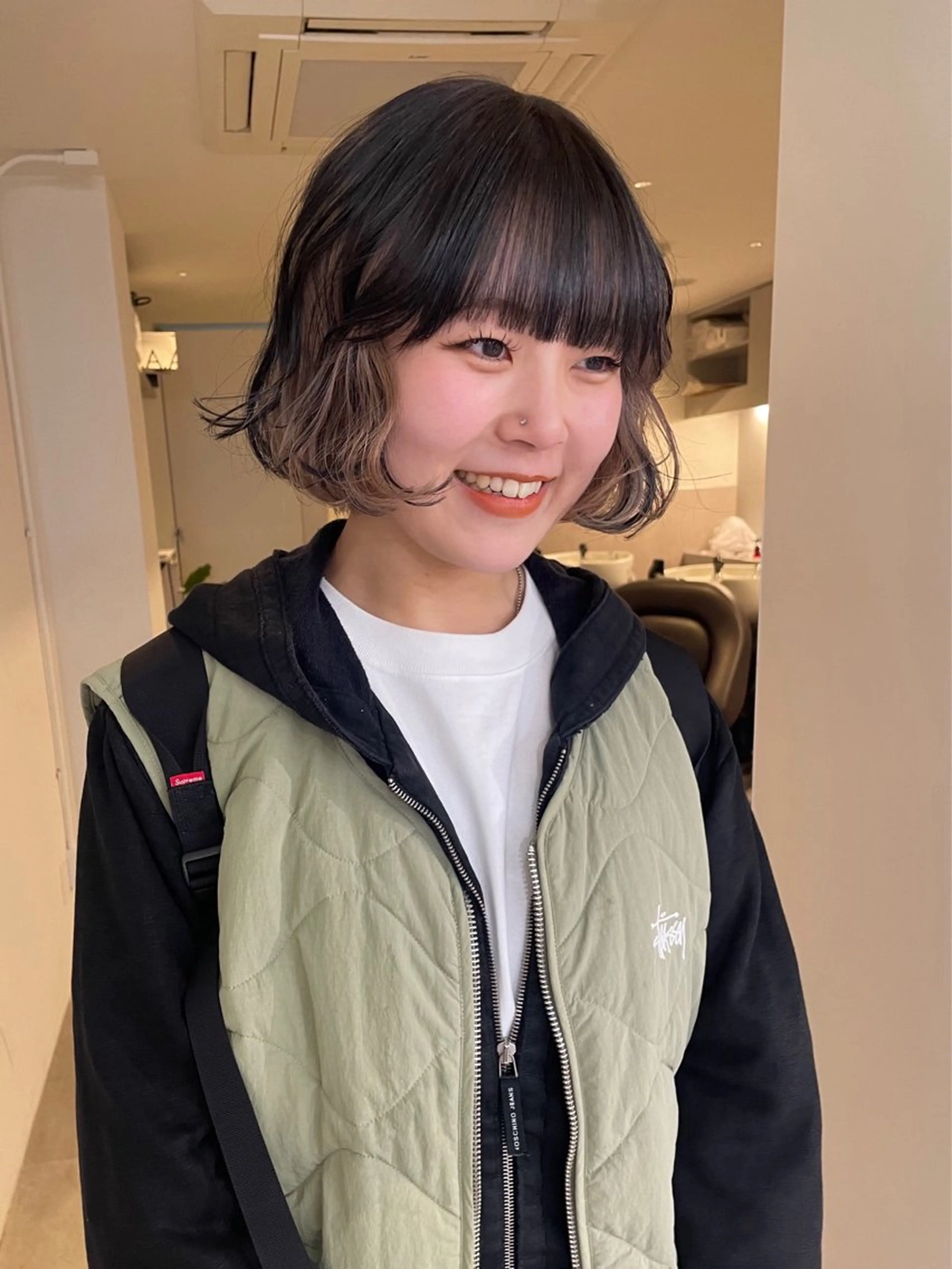 ミディアム 切りっぱなしボブ ボブレイヤー ボブ 卒業式のヘアスタイル レイヤーカット カット ヘアカラー トリートメント MIU/ルーツカラー ボブ/顔周りレイヤーのヘアスタイル