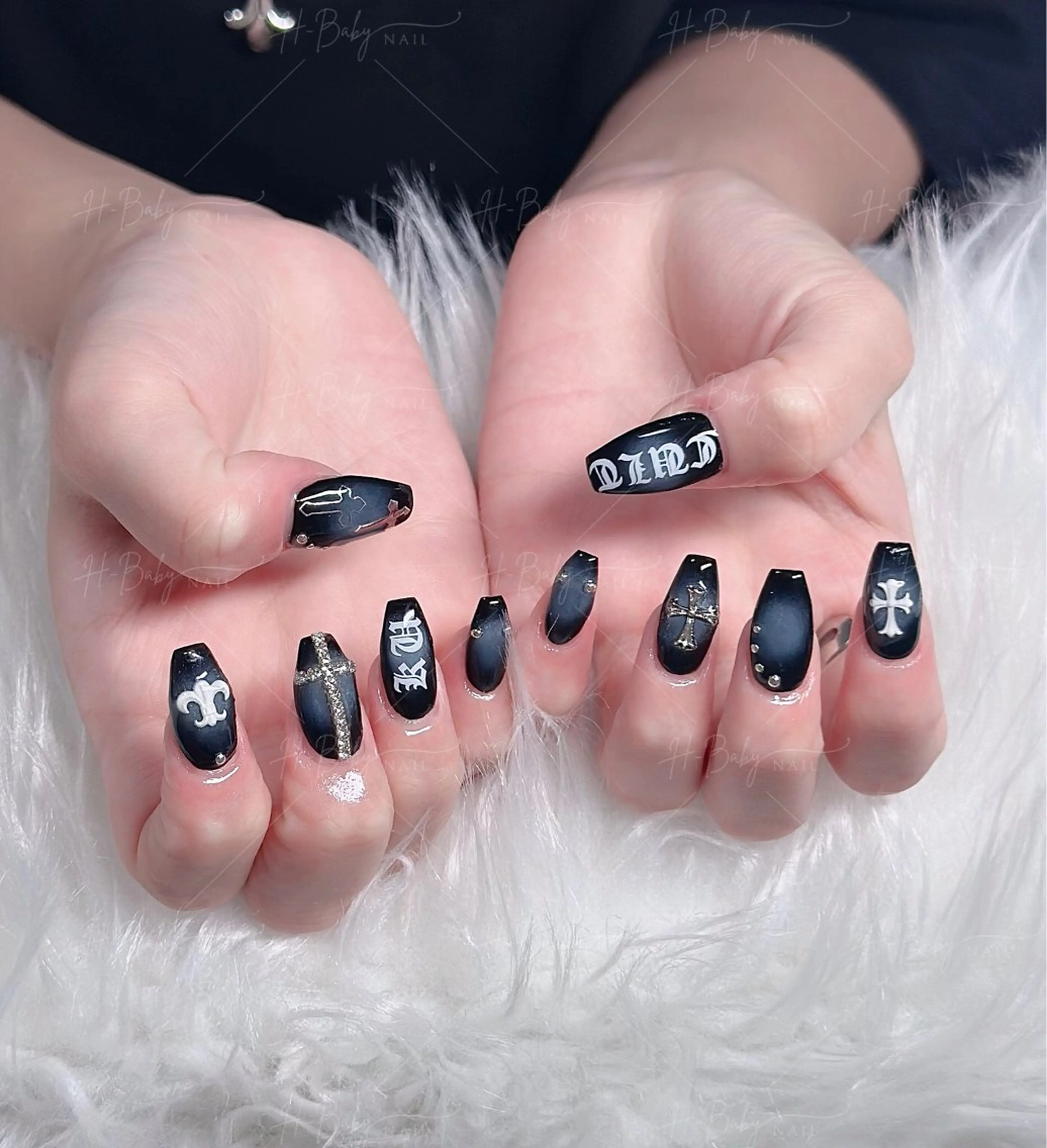 ネイル フレンチネイル ジェルネイル ハロウィン キラキラネイル 韓国ネイル H.babynailsalon所属・H.baby Nail Salonのネイルデザイン